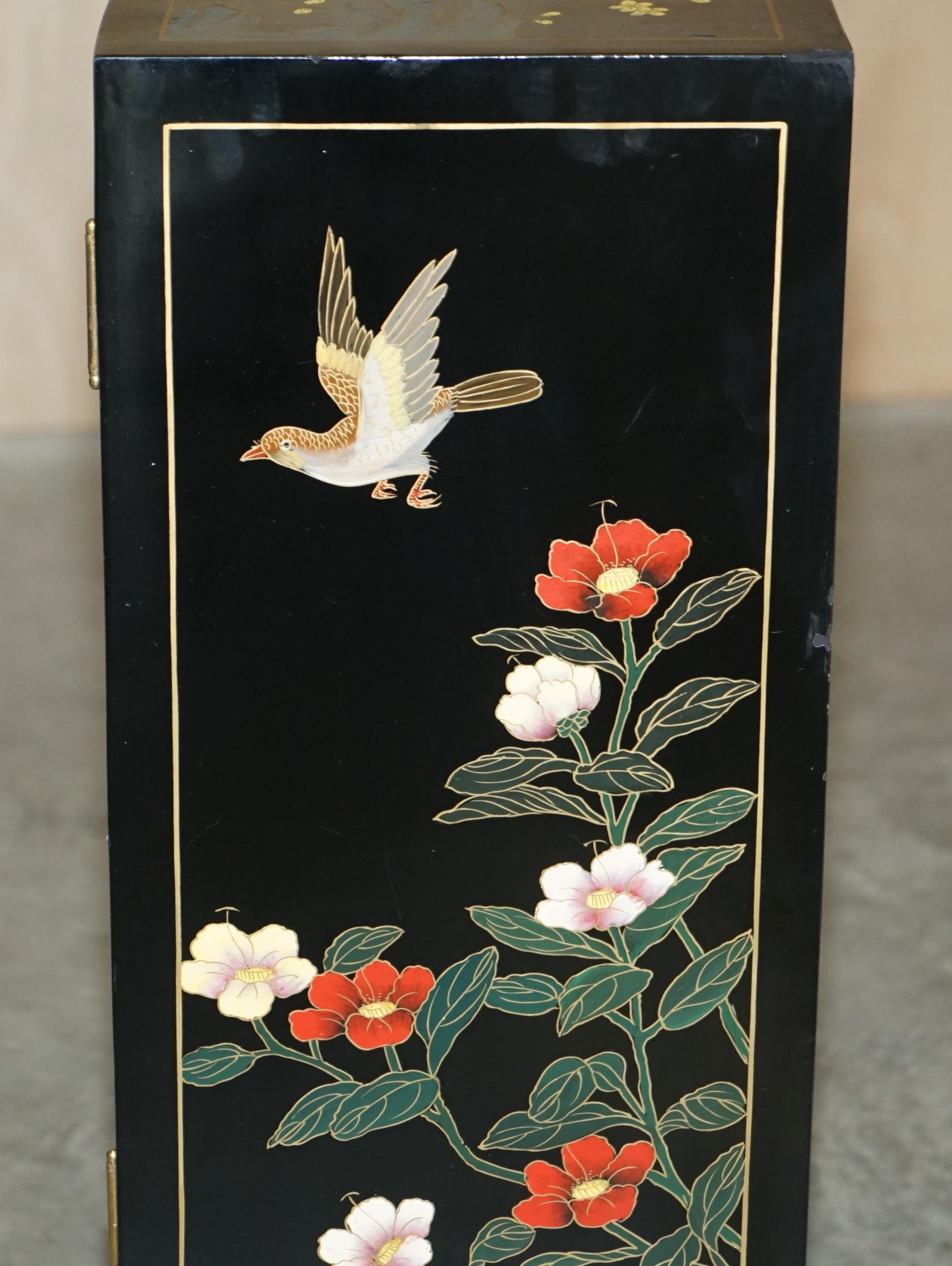 Stunning Vintage Chinese Chinoiserie Lacquer Side Cabinet with Hard Stone Finish 12