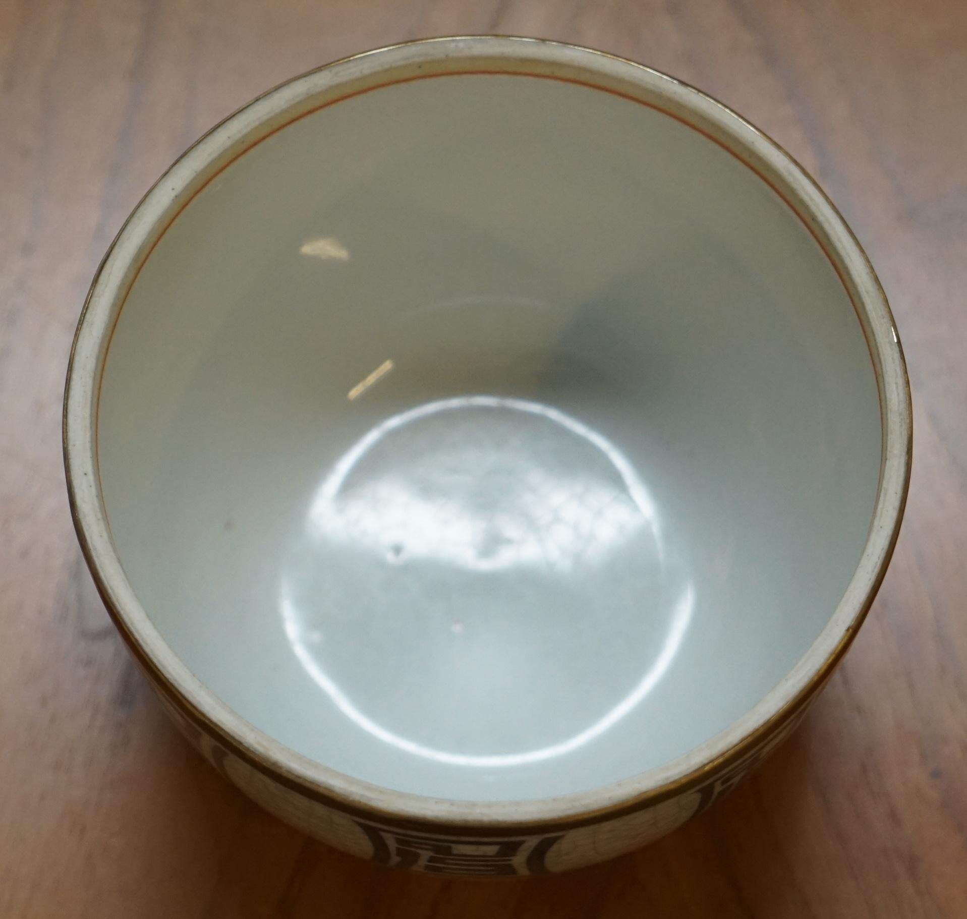 Hand-Crafted Stunning Vintage Chinese Porcelain Pot with Lid Stamped to the Base Decorative