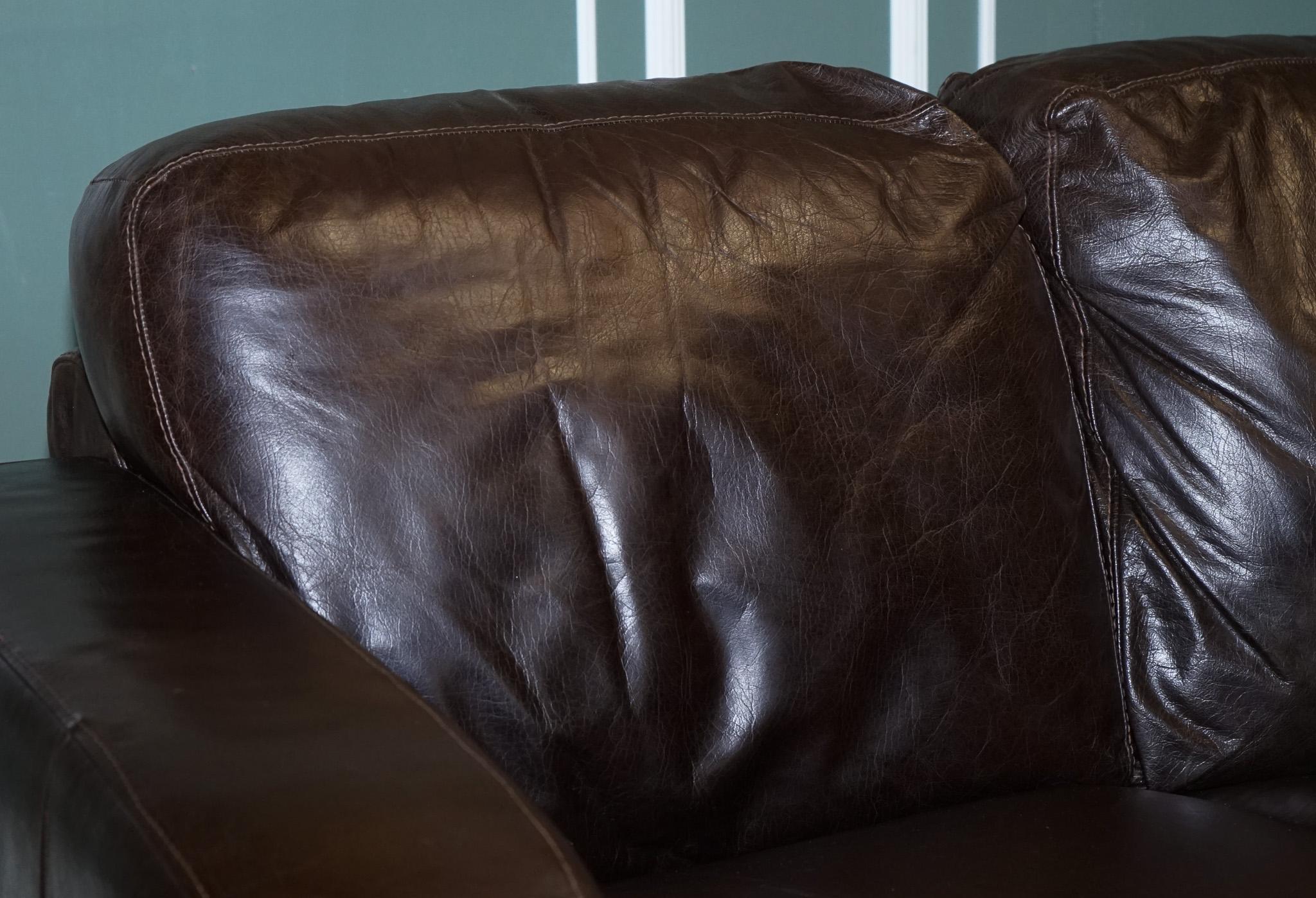 Leather STUNNING VINTAGE CHOCOLATE BROWN LEATHER THREE SEATER SOFA BY SOFITALiA For Sale