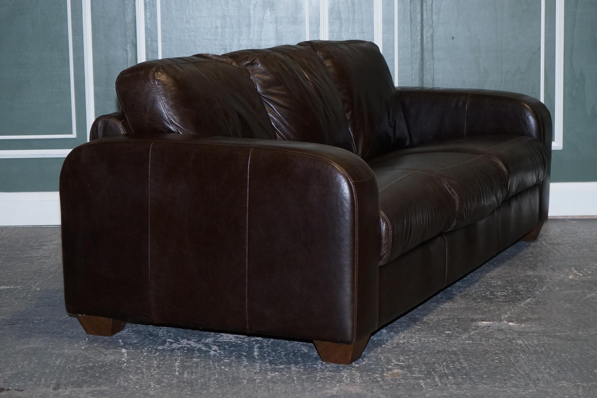 STUNNING VINTAGE CHOCOLATE BROWN LEATHER THREE SEATER SOFA BY SOFITALiA For Sale 4