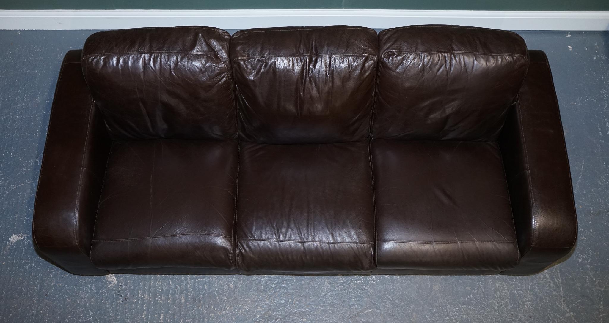 Hand-Crafted STUNNING VINTAGE CHOCOLATE BROWN LEATHER THREE SEATER SOFA BY SOFITALiA For Sale