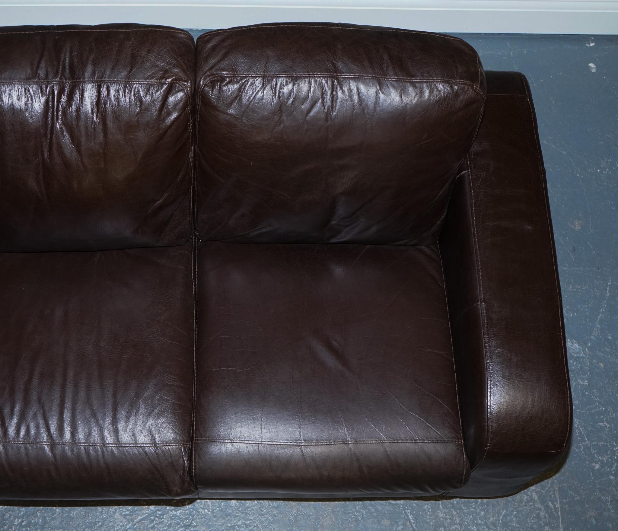 20th Century STUNNING VINTAGE CHOCOLATE BROWN LEATHER THREE SEATER SOFA BY SOFITALiA For Sale