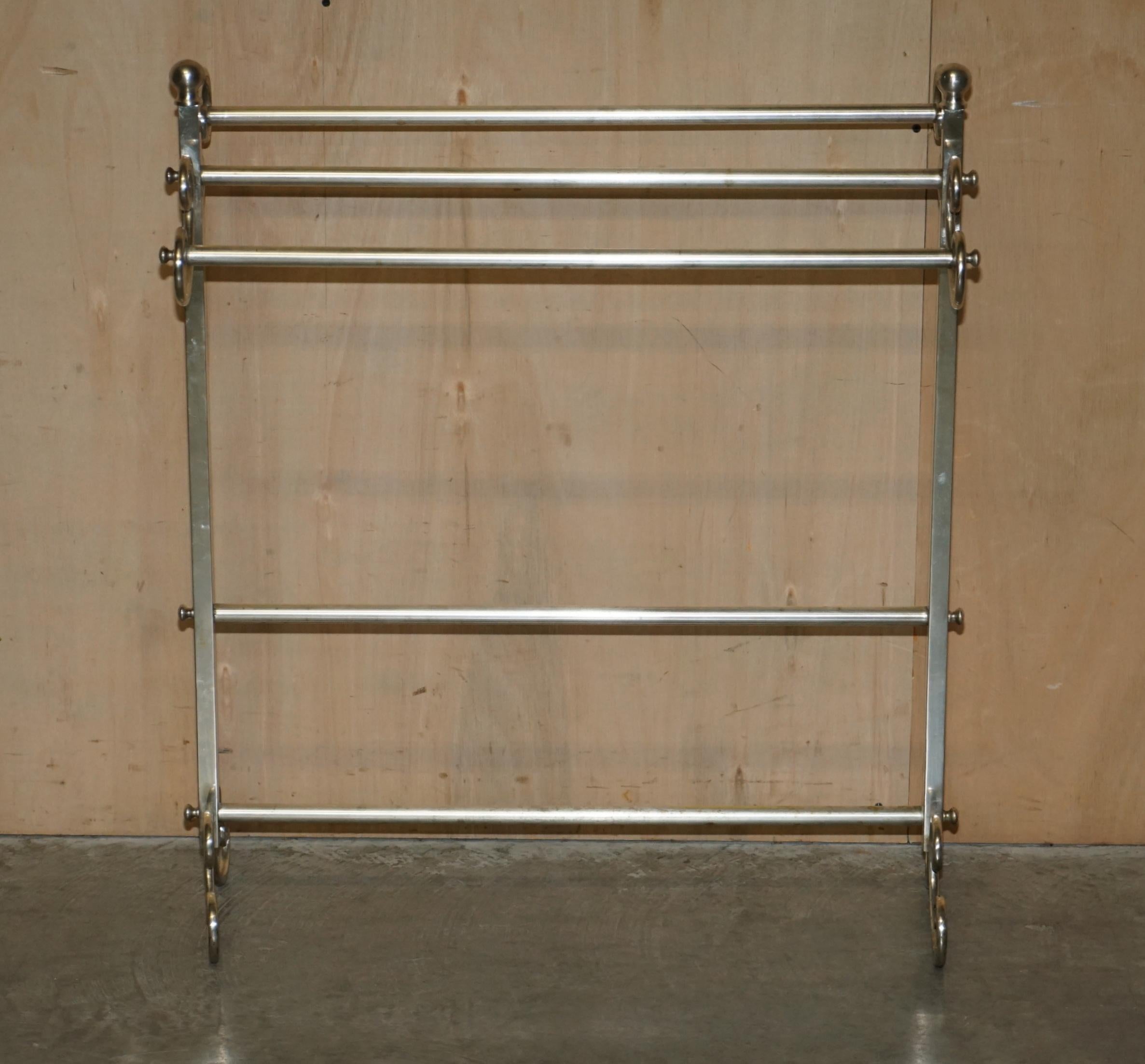 This is delighted to offer for sale this stunning vintage circa 1960s solid chrome bathroom towel rail with nicely antiqued finish

A good looking well made and decorative towel rail, this is fully chromed and very sculptural, it is circa 1960s