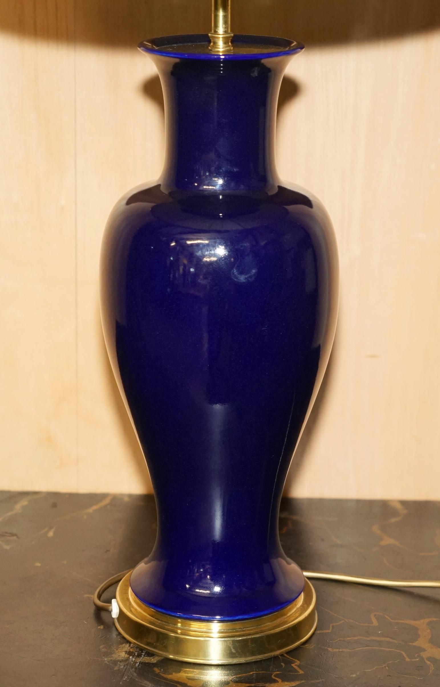 STUNNING ViNTAGE COBALT BLUE PORCELAIN URN SHAPED BRASS BASE LARGE TABLE LAMP im Angebot 3