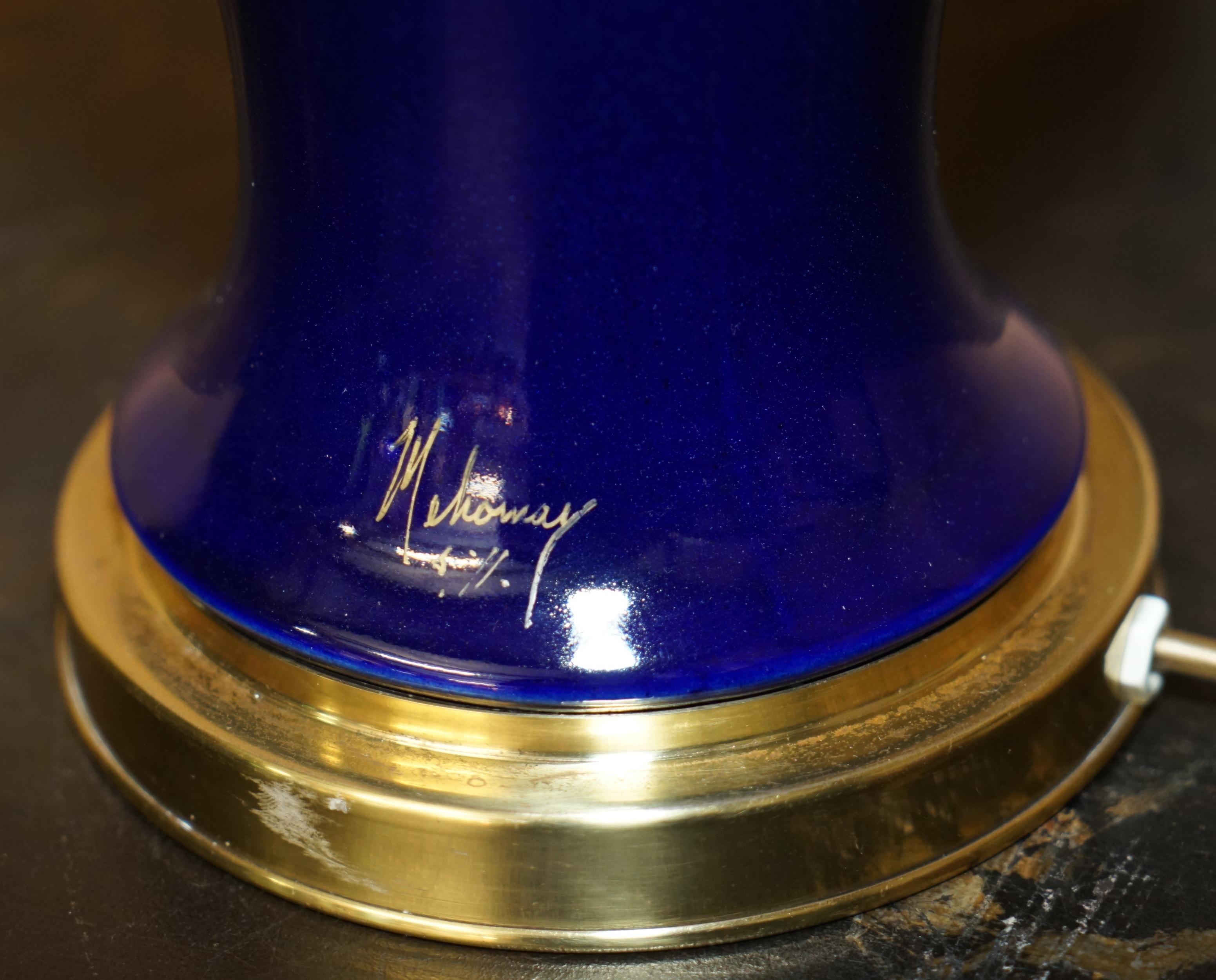 STUNNING ViNTAGE COBALT BLUE PORCELAIN URN SHAPED BRASS BASE LARGE TABLE LAMP (Handgefertigt) im Angebot