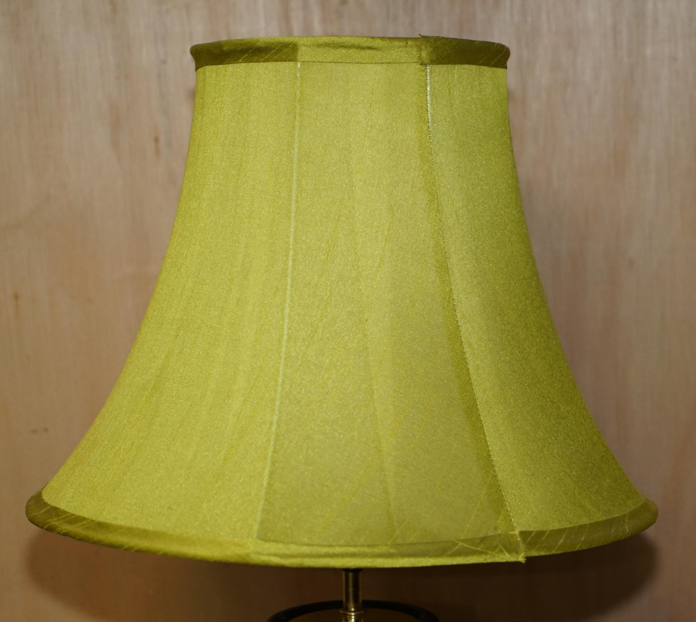 STUNNING ViNTAGE COBALT BLUE PORCELAIN URN SHAPED BRASS BASE LARGE TABLE LAMP im Zustand „Gut“ im Angebot in West Sussex, Pulborough