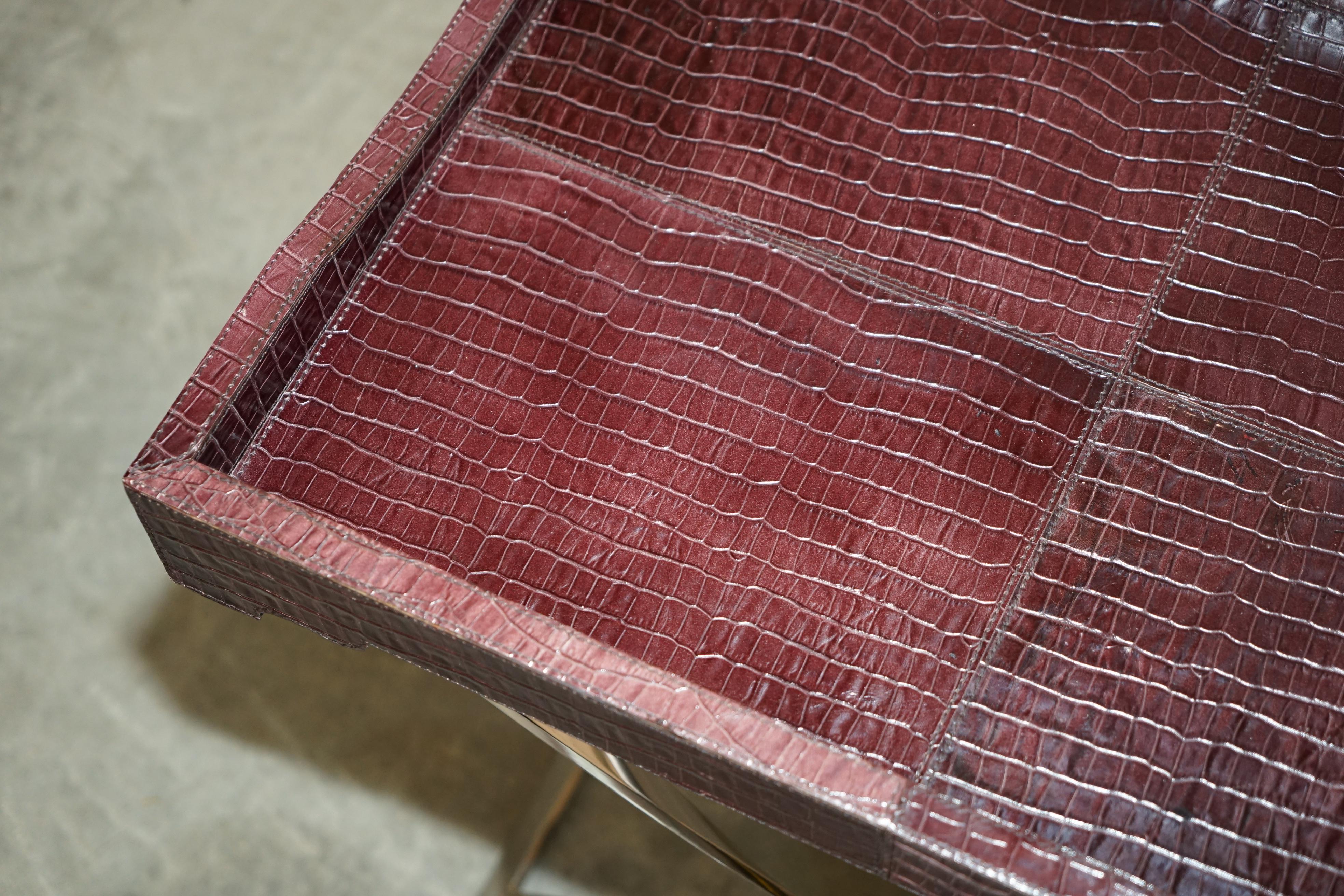 TABLE ALLIGATOR CROCODILE VINTAGE EN CUIR PATiNA AVEC CHROME TRAY en vente 1