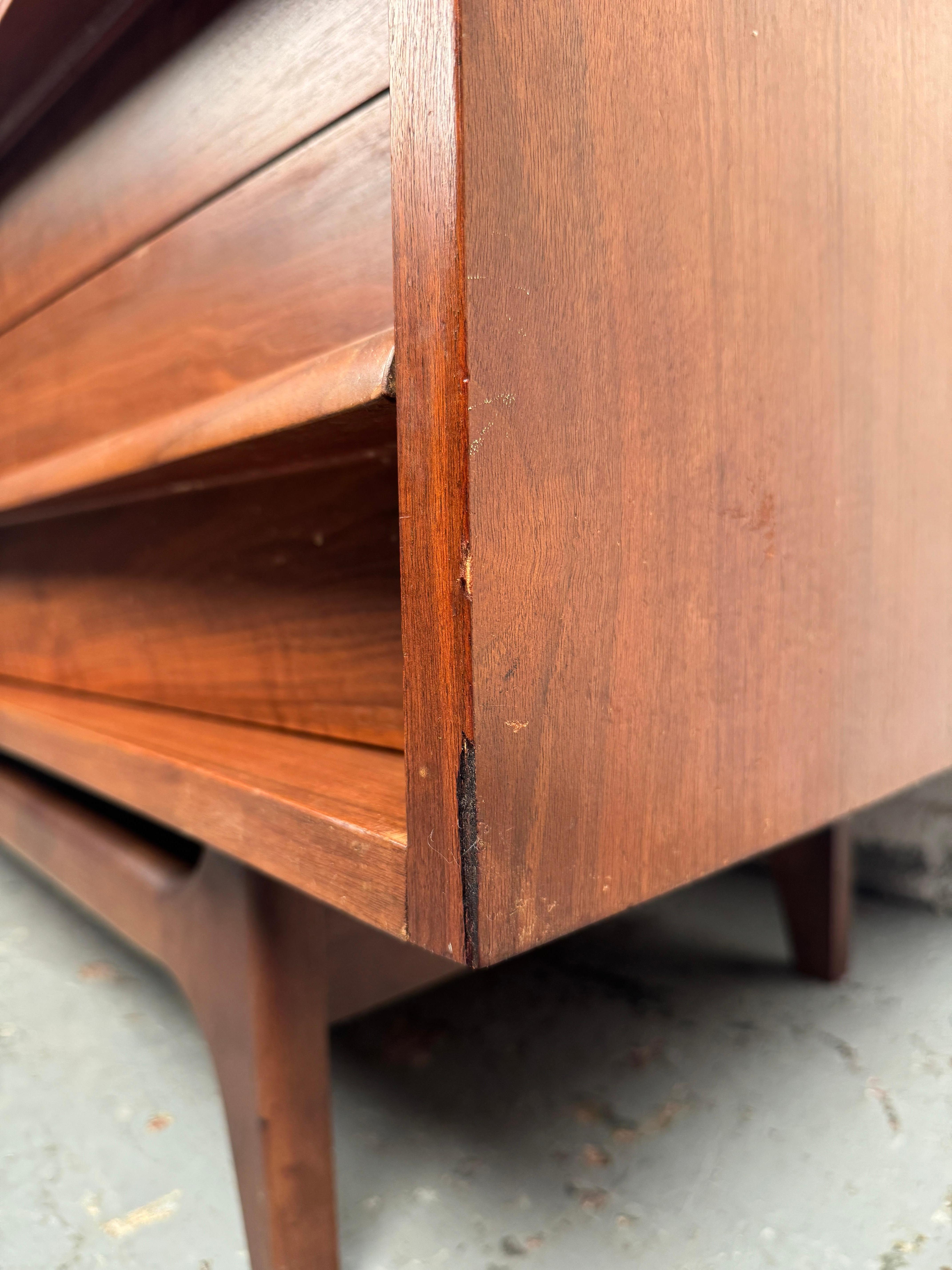 Stunning Vintage Curved Walnut Dresser by Young Manufacturing For Sale 7