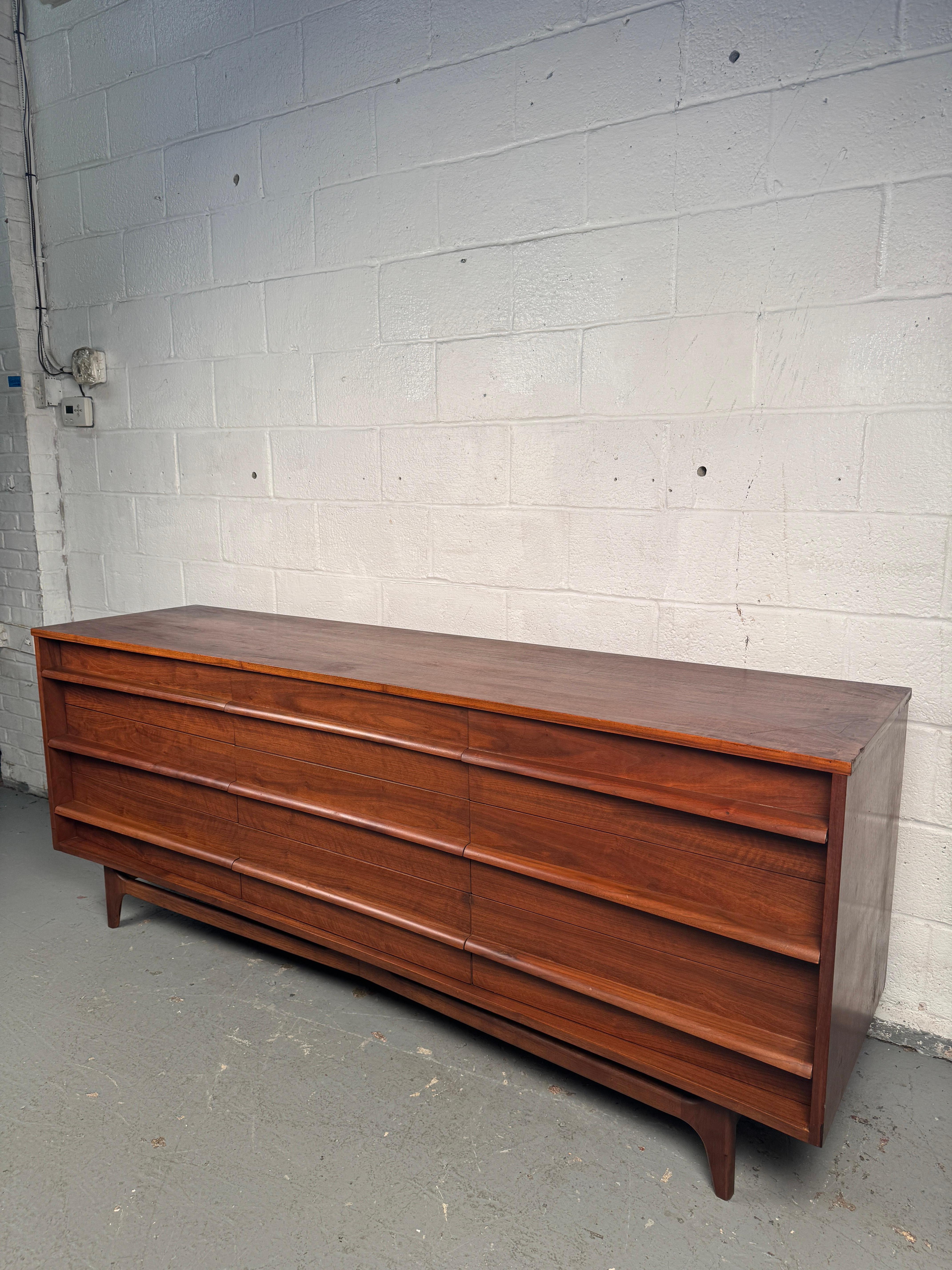 Mid-Century Modern Stunning Vintage Curved Walnut Dresser by Young Manufacturing For Sale