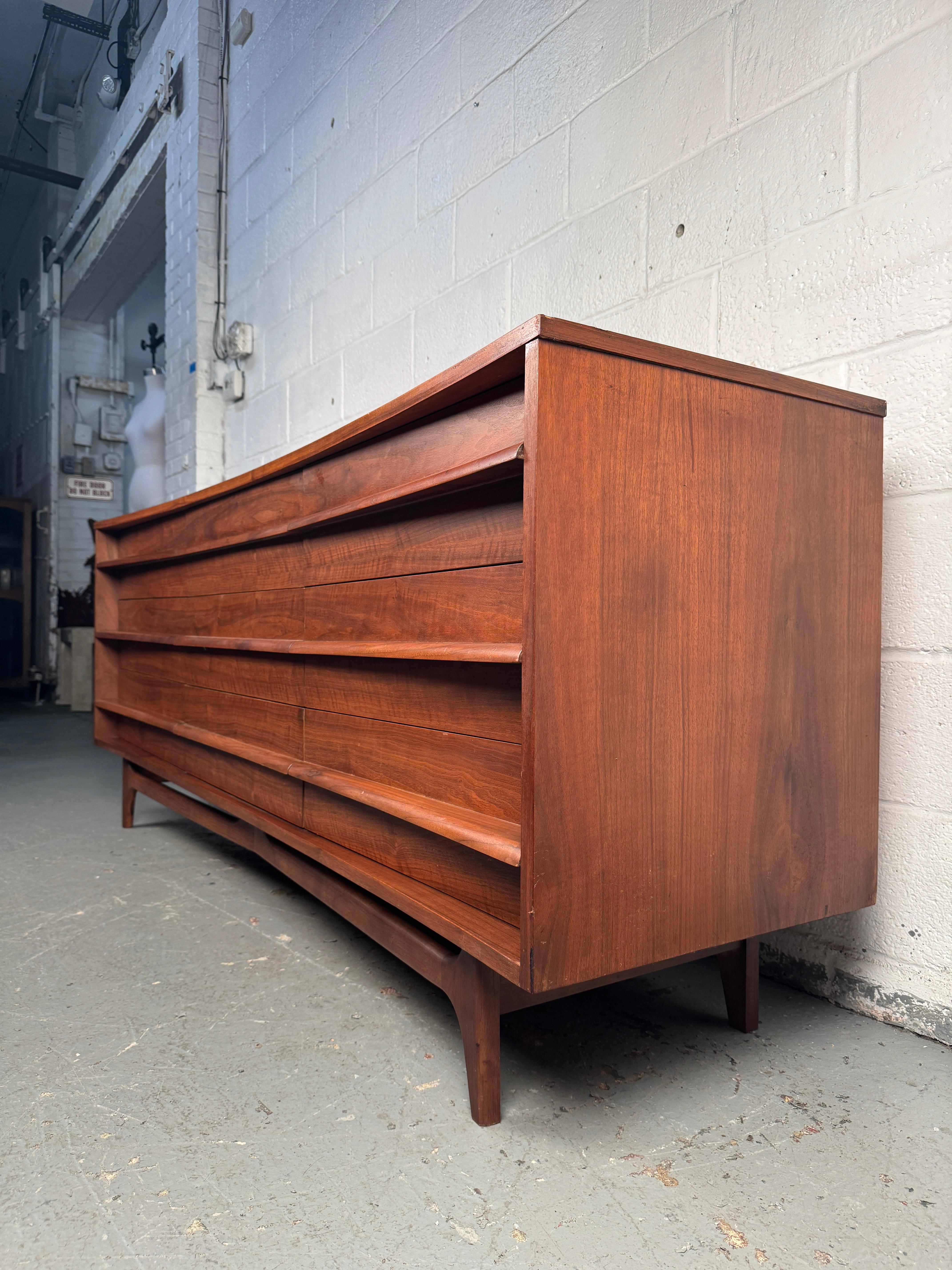 American Stunning Vintage Curved Walnut Dresser by Young Manufacturing For Sale