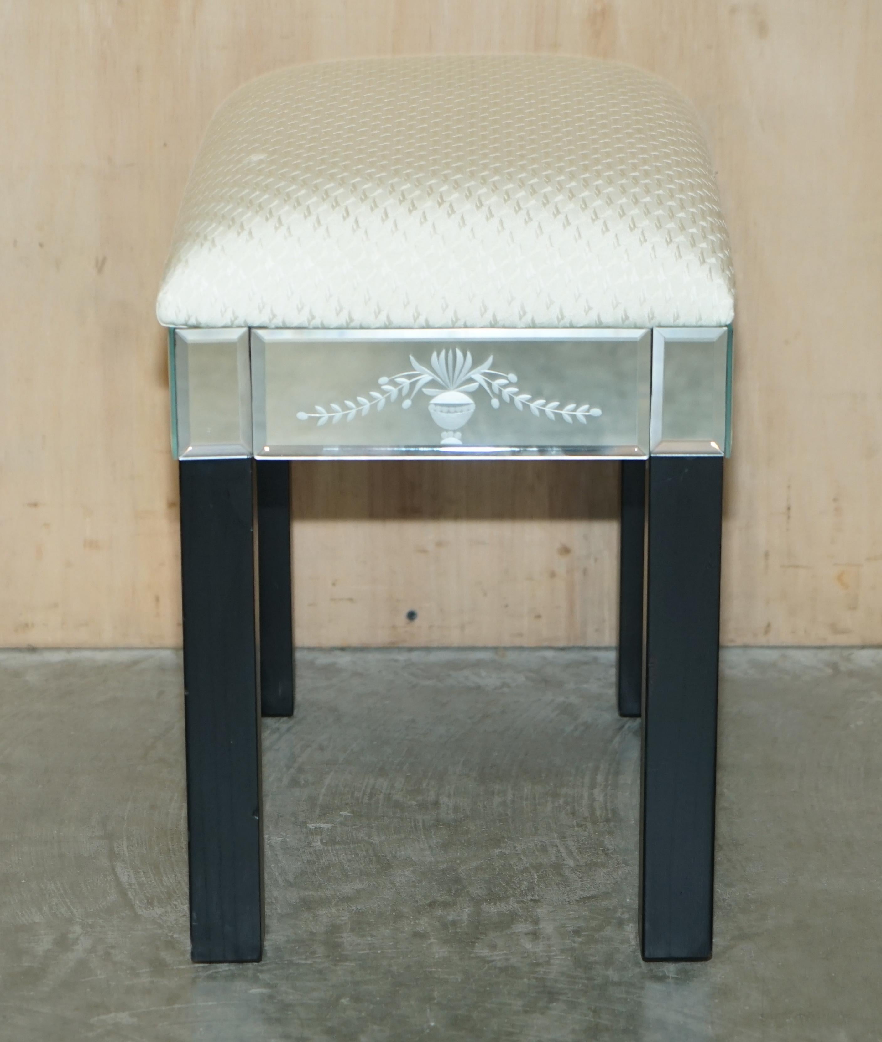 Stunning Vintage Dressing Table Stool with Italian Venetian Etched Glass Panels For Sale 1