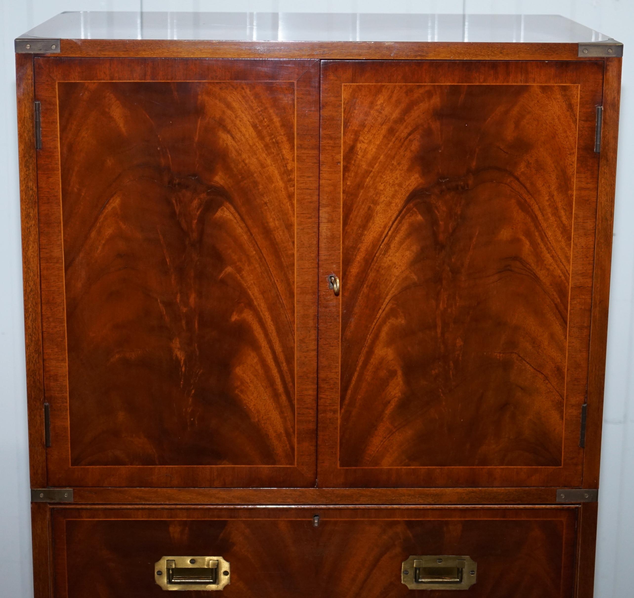 Stunning Vintage Drinks Military Campaign Cabinet Cupboard with Chest of Drawers In Good Condition In West Sussex, Pulborough