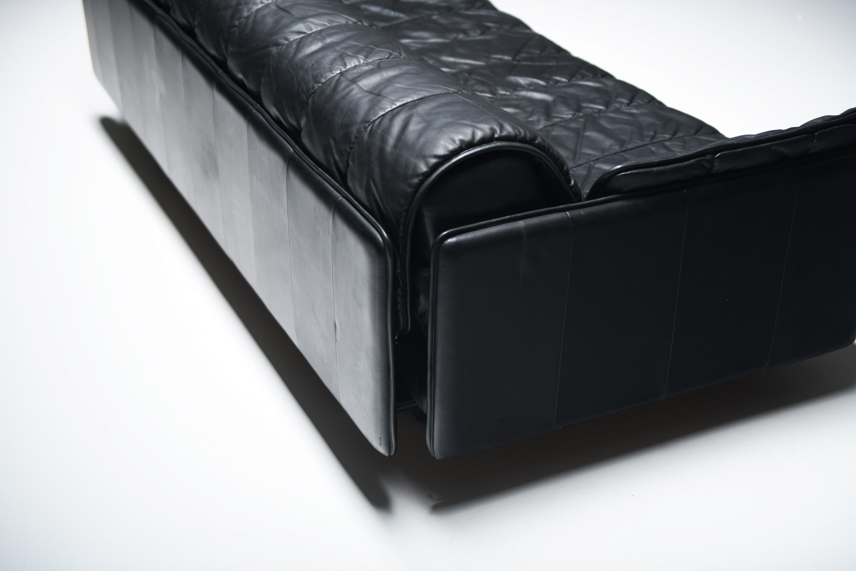 Superbe canapé/lit de repos DS-69 vintage en cuir noir par l'équipe De Sede pour De Sede en vente 1
