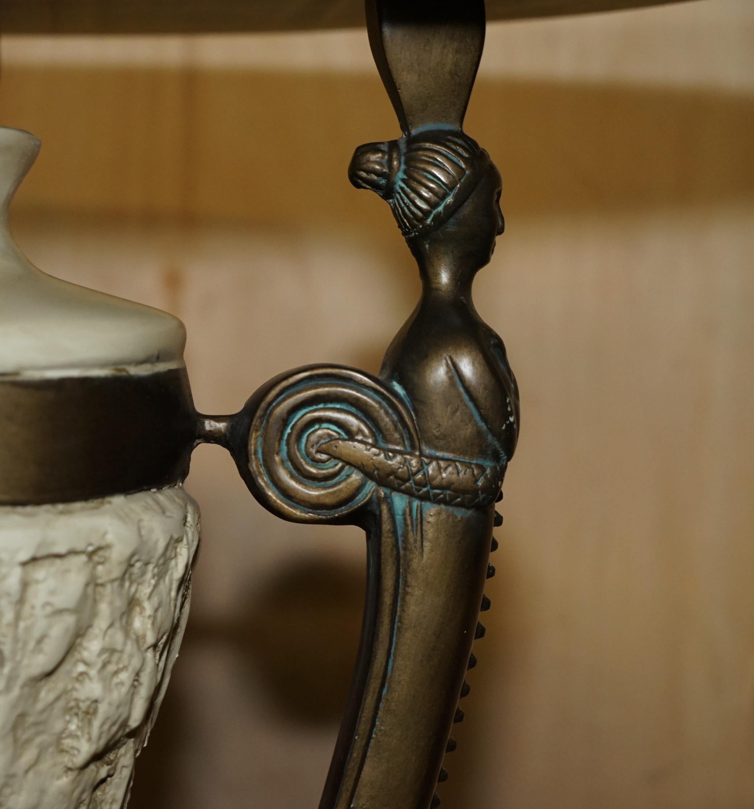 STUNNING ViNTAGE EGYPTIAN REVIVAL SIDE END LAMP WINE TABLE MIT verkauftem MARBLE TOP im Angebot 1