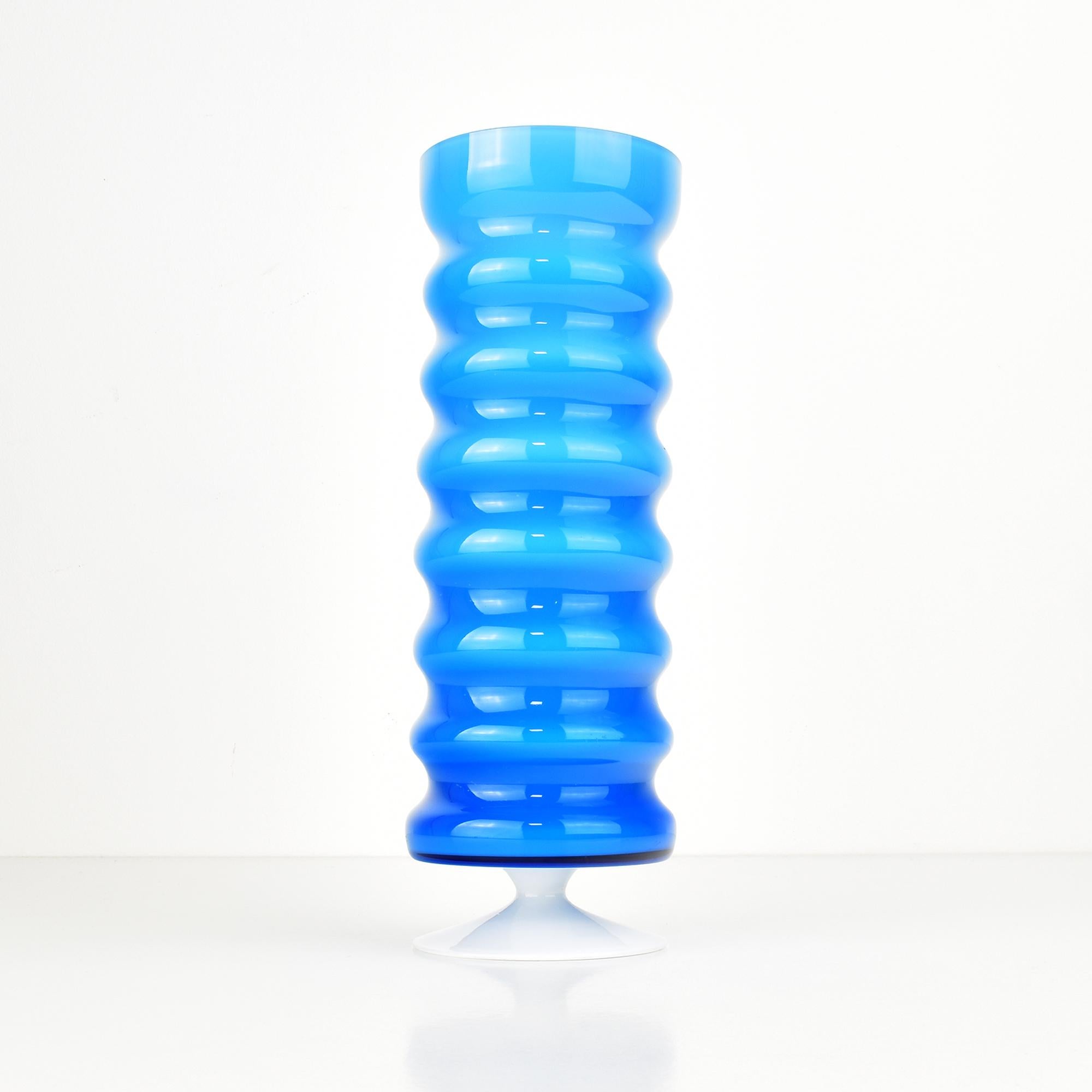 Mid-Century Modern Superbe vase côtelé bleu Empoli - Pièce d'appoint élégante de décoration intérieure en vente