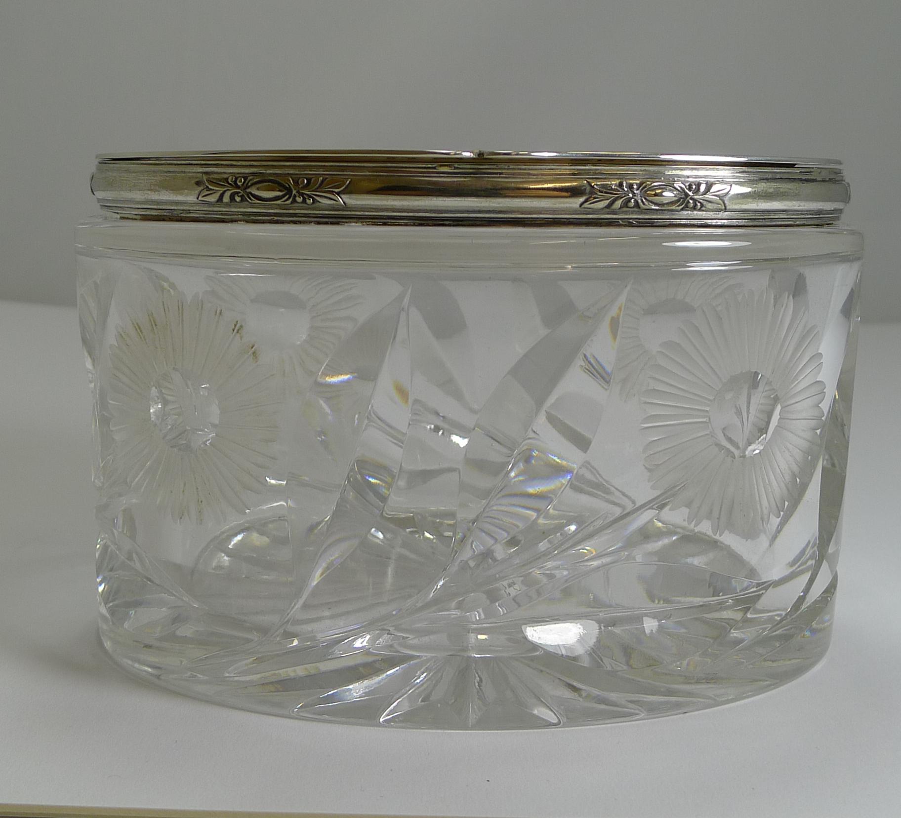 An exceptional quality Art Deco box made from an extremely heavy piece of English crystal beautifully cut with Sunflowers around the sides, with Sunflower heads wheel engraved giving it a three dimensional feel.

The collar and hinged lid is made