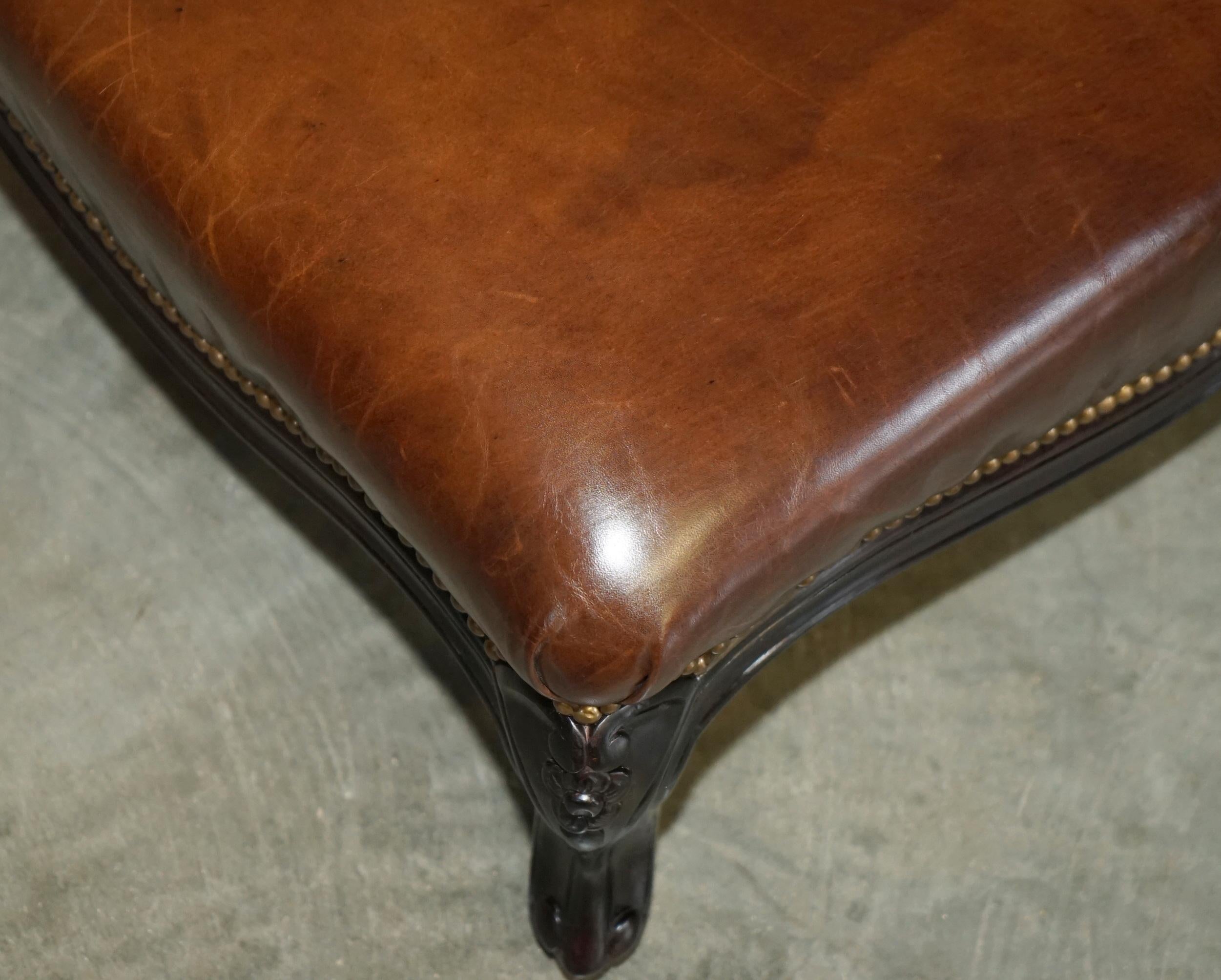 Cuir STUNNiNG OTTOMAN DE STYLE FRANÇAIS VINTAGE RALPH LAUREN EN CUIR MARRON en vente