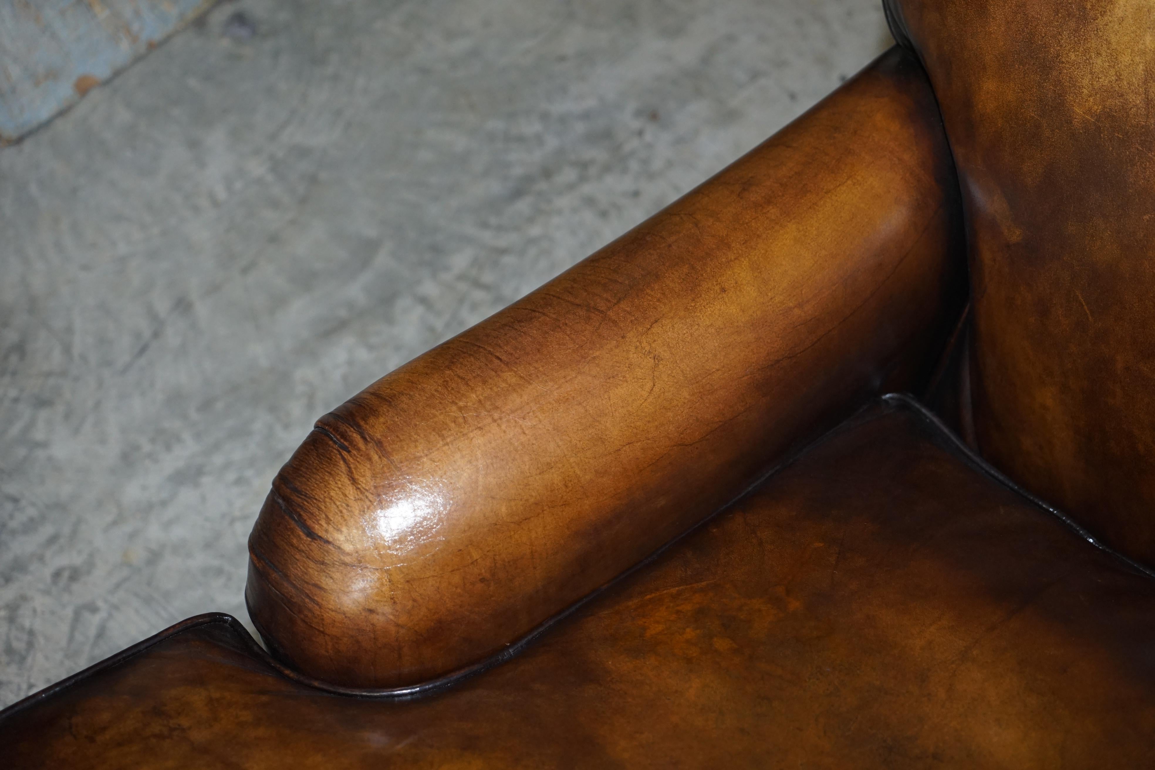 Atemberaubende Vintage vollständig restauriert Hand gefärbt Brown Leder Howards & Sons Style Sofa im Angebot 8