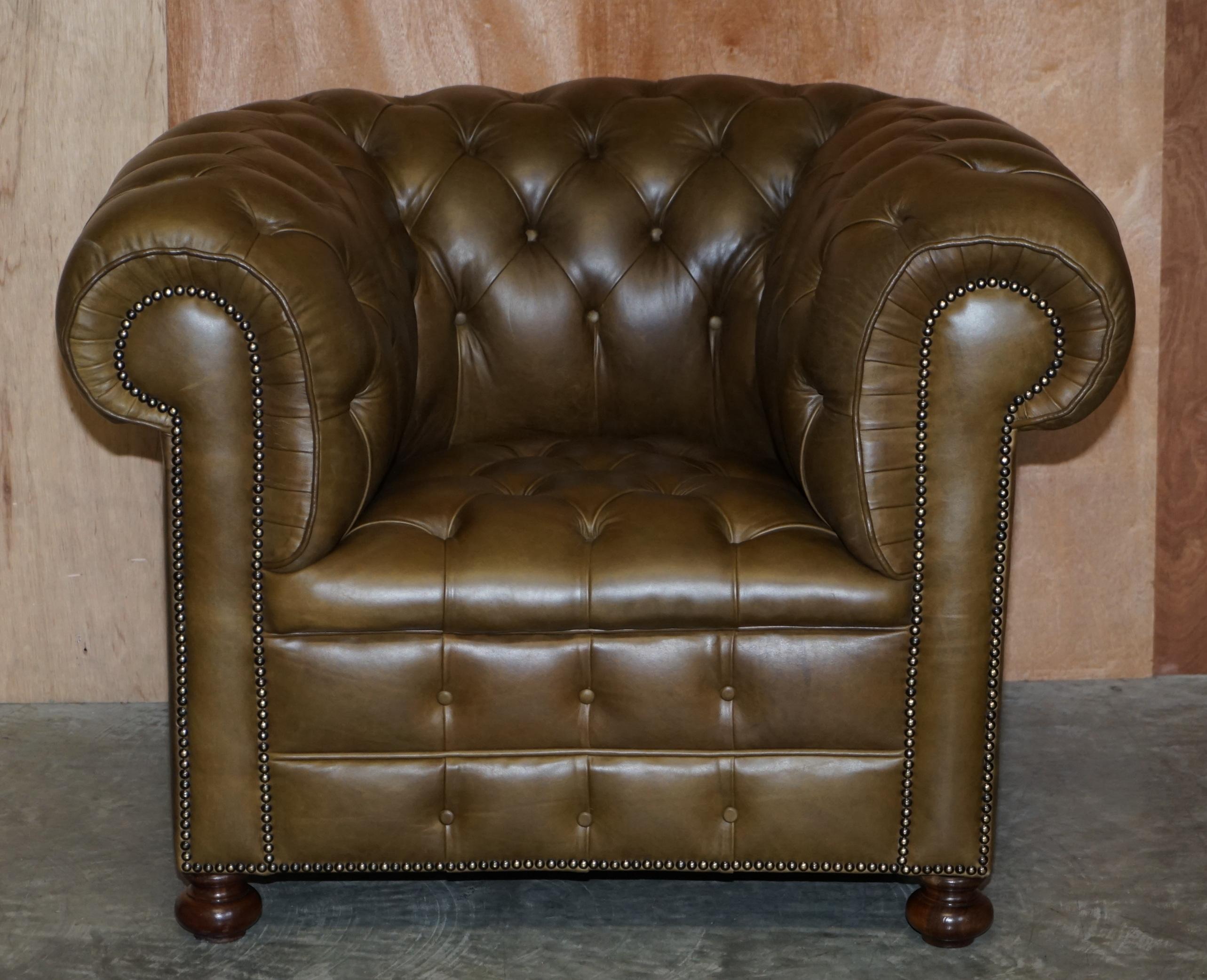 Stunning Vintage Fully Tufted Chesterfield Olive Green Leather Sofa & Armchair For Sale 4