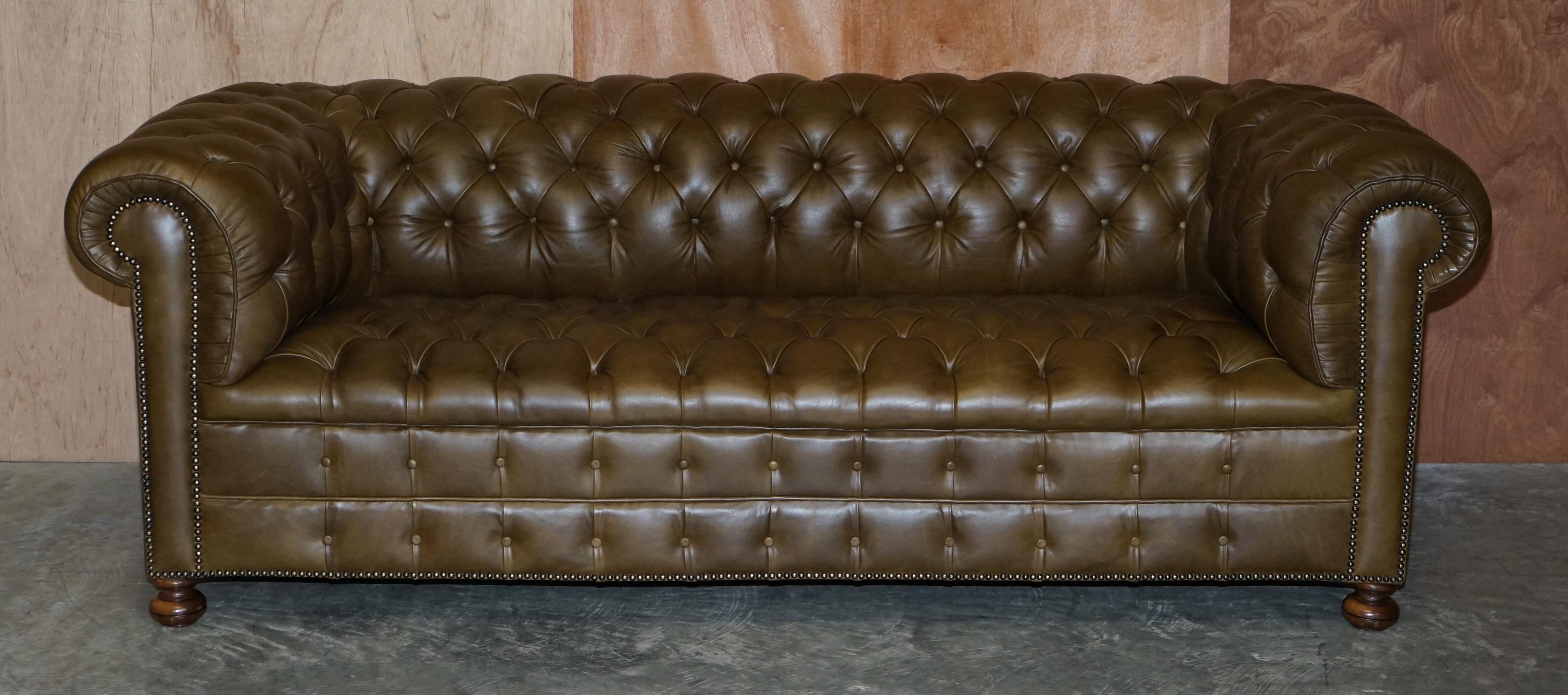 Atemberaubende Vintage voll getuftet Chesterfield Olive Grün Leder Sofa & Sessel (Moderne der Mitte des Jahrhunderts) im Angebot