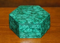 STUNNING ViNTAGE HAND CARVED SOLID MALACHITE HEXAGONAL TRINKET JEWELLERY BOX