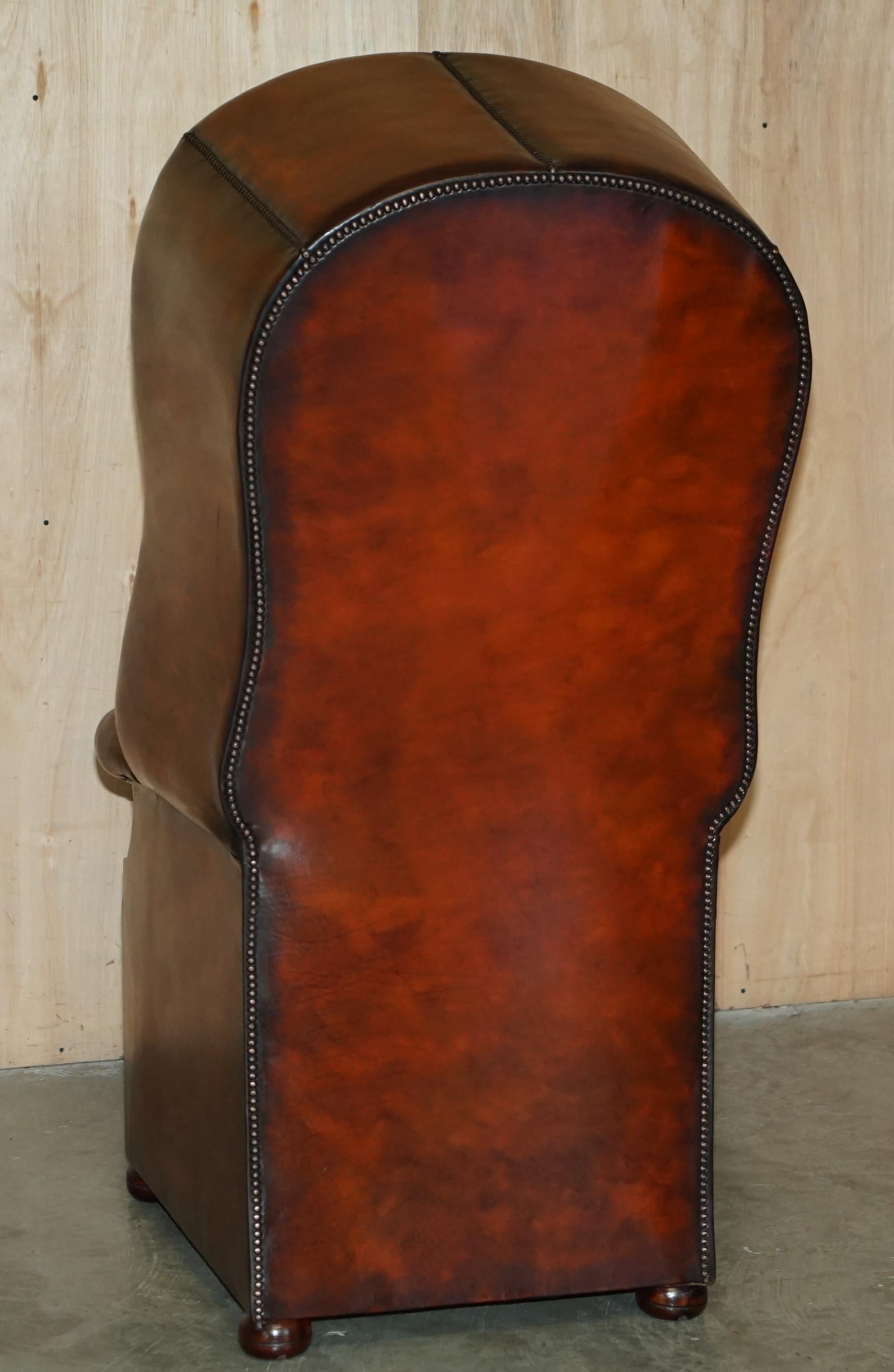 STUNNING ViNTAGE HAND DYED BROWN LEATHER CHESTERFIELD TUFTED PORTERS ARMCHAIR For Sale 2