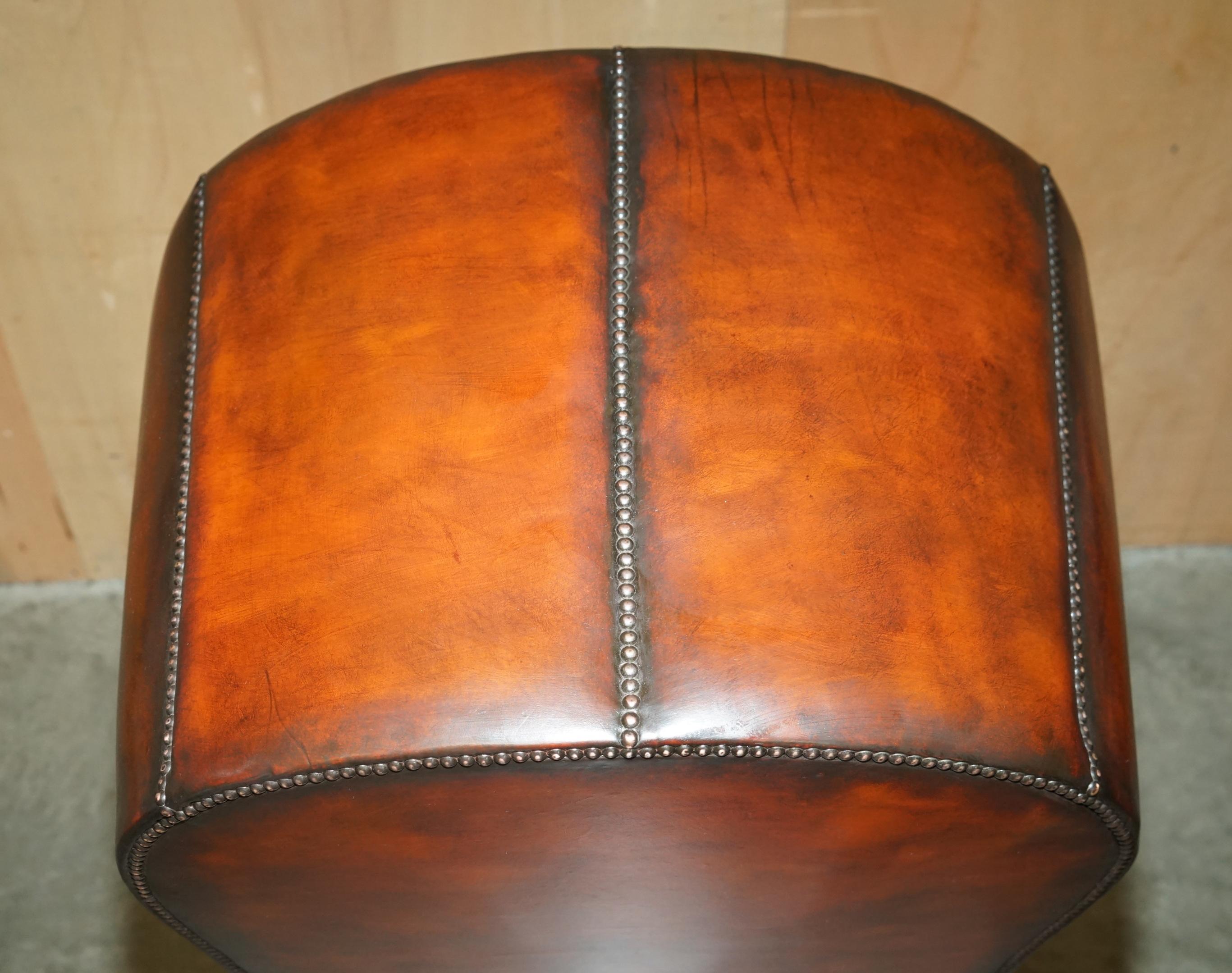 STUNNING ViNTAGE HAND DYED BROWN LEATHER CHESTERFIELD TUFTED PORTERS ARMCHAIR For Sale 3