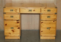 impresionante escritorio de pedestal gemelo de campaña militar de pino hecho a mano en inglaterra