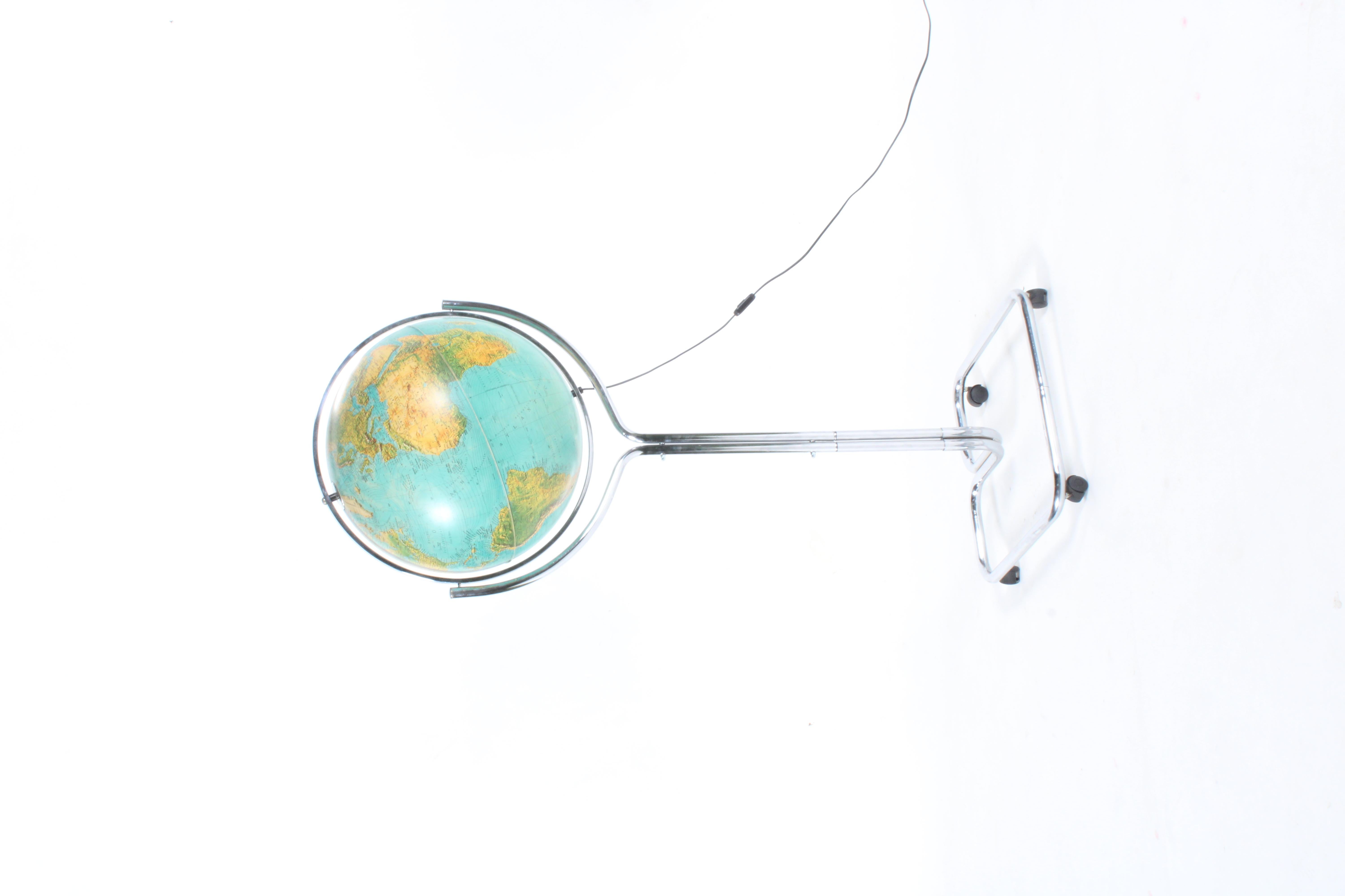 Fin du 20e siècle Superbe globe italien autoportant par Ricoscope Florence, livraison gratuite