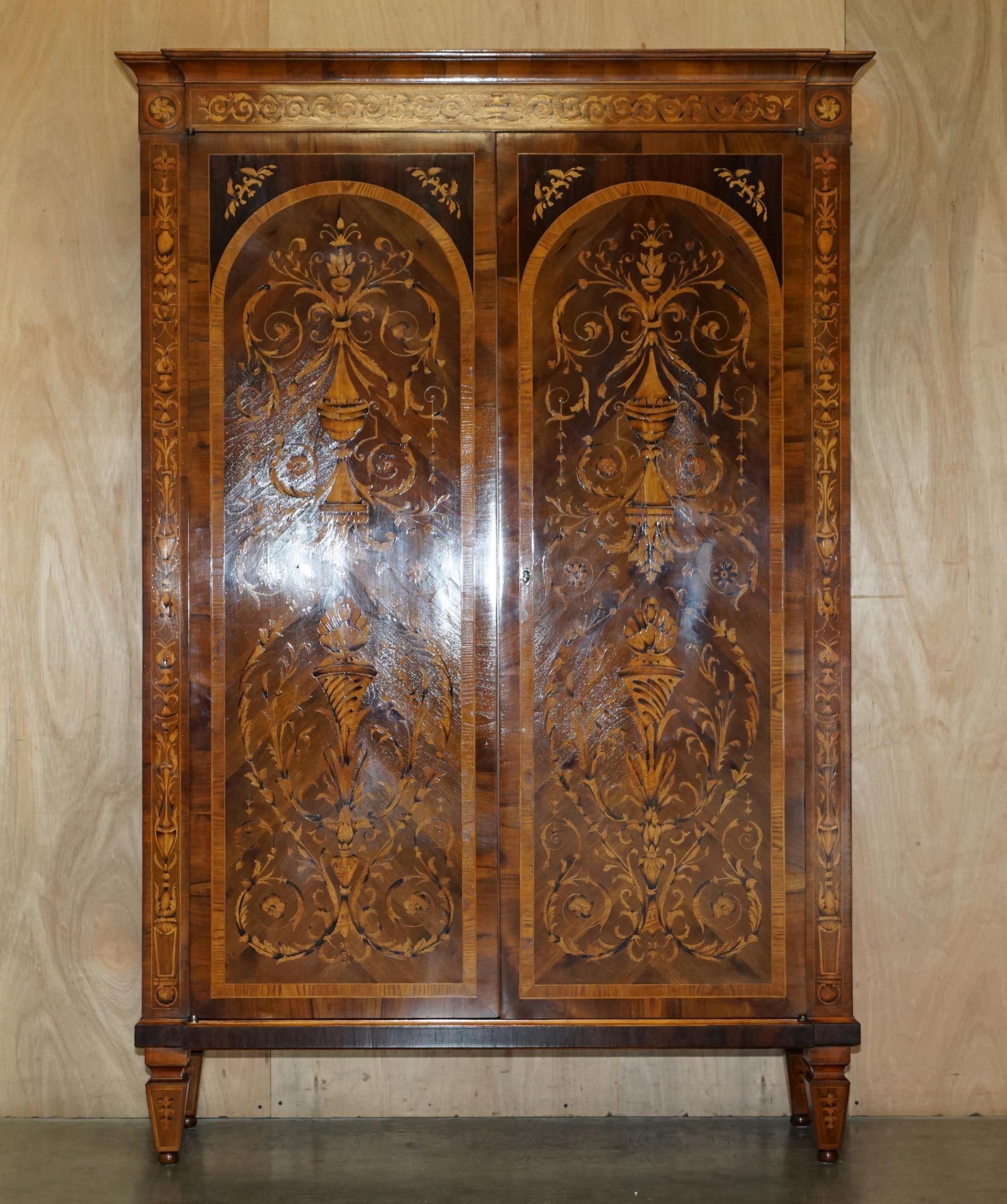 Royal House Antiques

Royal House Antiques freut sich, diesen absolut exquisiten großen italienischen Schrank mit Intarsien in Museumsqualität zum Verkauf anbieten zu können.

Bitte beachten Sie die Lieferkosten aufgeführt ist nur ein Leitfaden, es