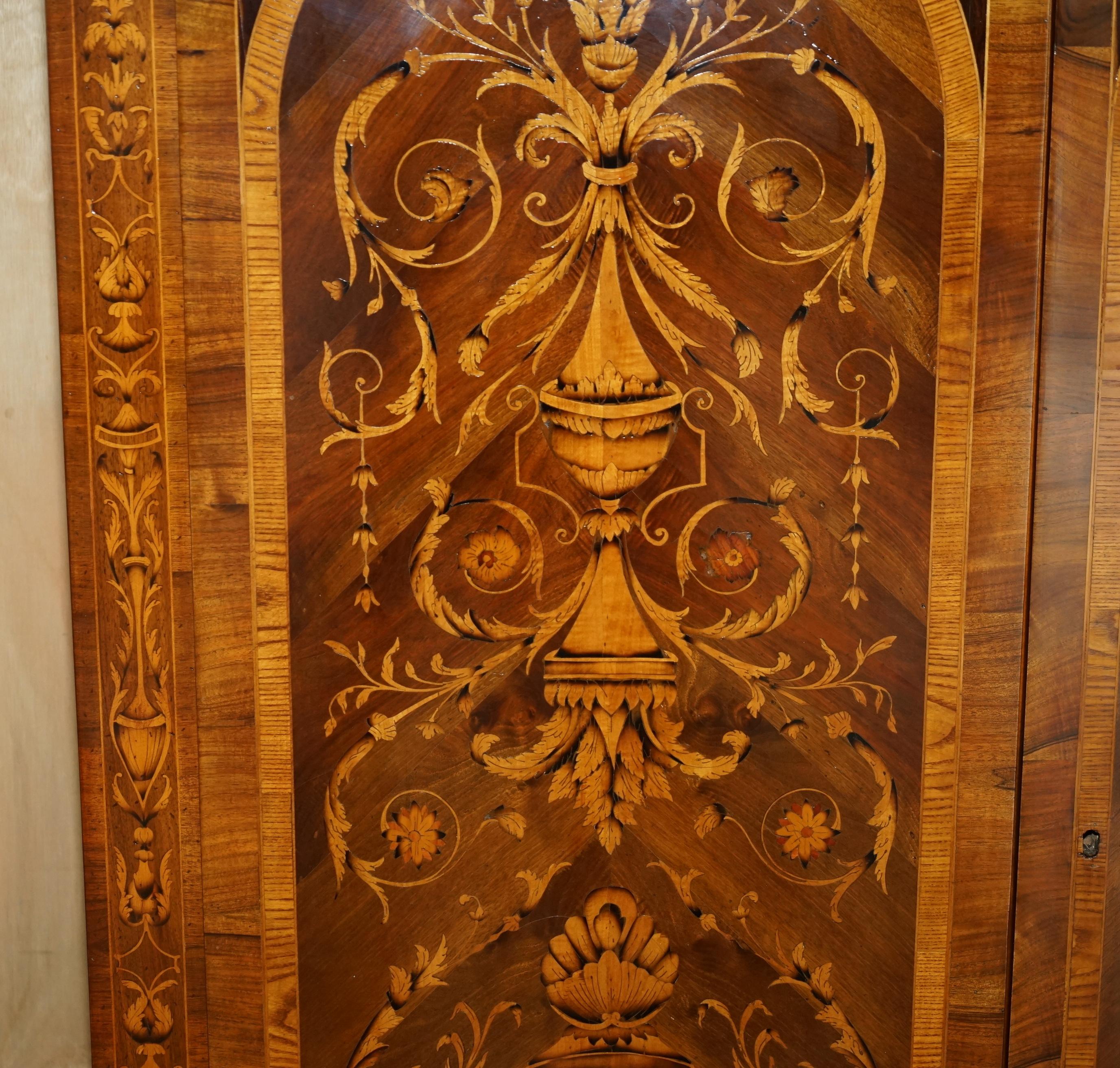 STUNNING ViNTAGE ITALIAN MARQUEtry INLAID WARDROBE ARMOIRE OR HALL CUPBOARD (Italienisch) im Angebot