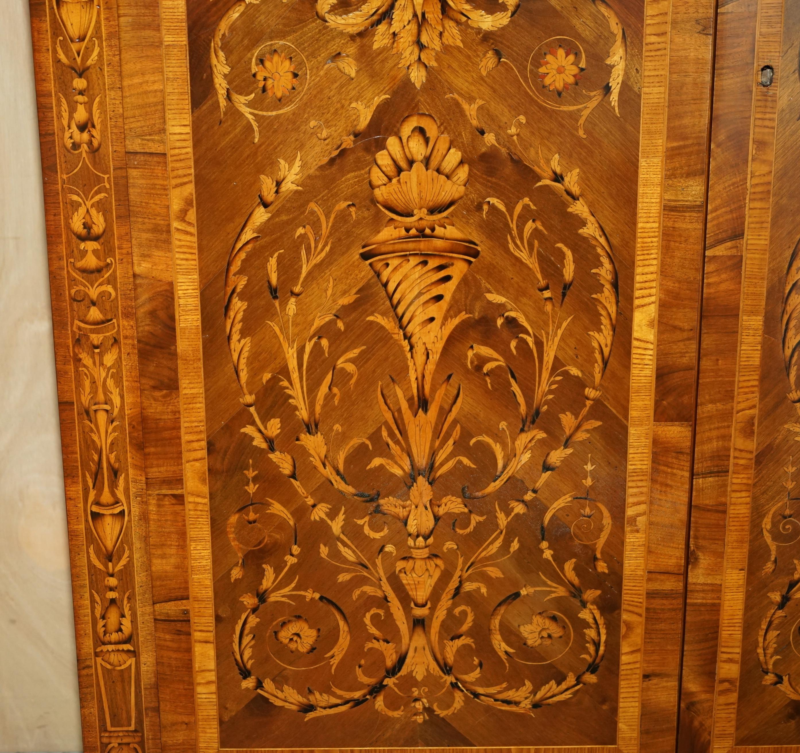 STUNNING ViNTAGE ITALIAN MARQUEtry INLAID WARDROBE ARMOIRE OR HALL CUPBOARD (Handgefertigt) im Angebot