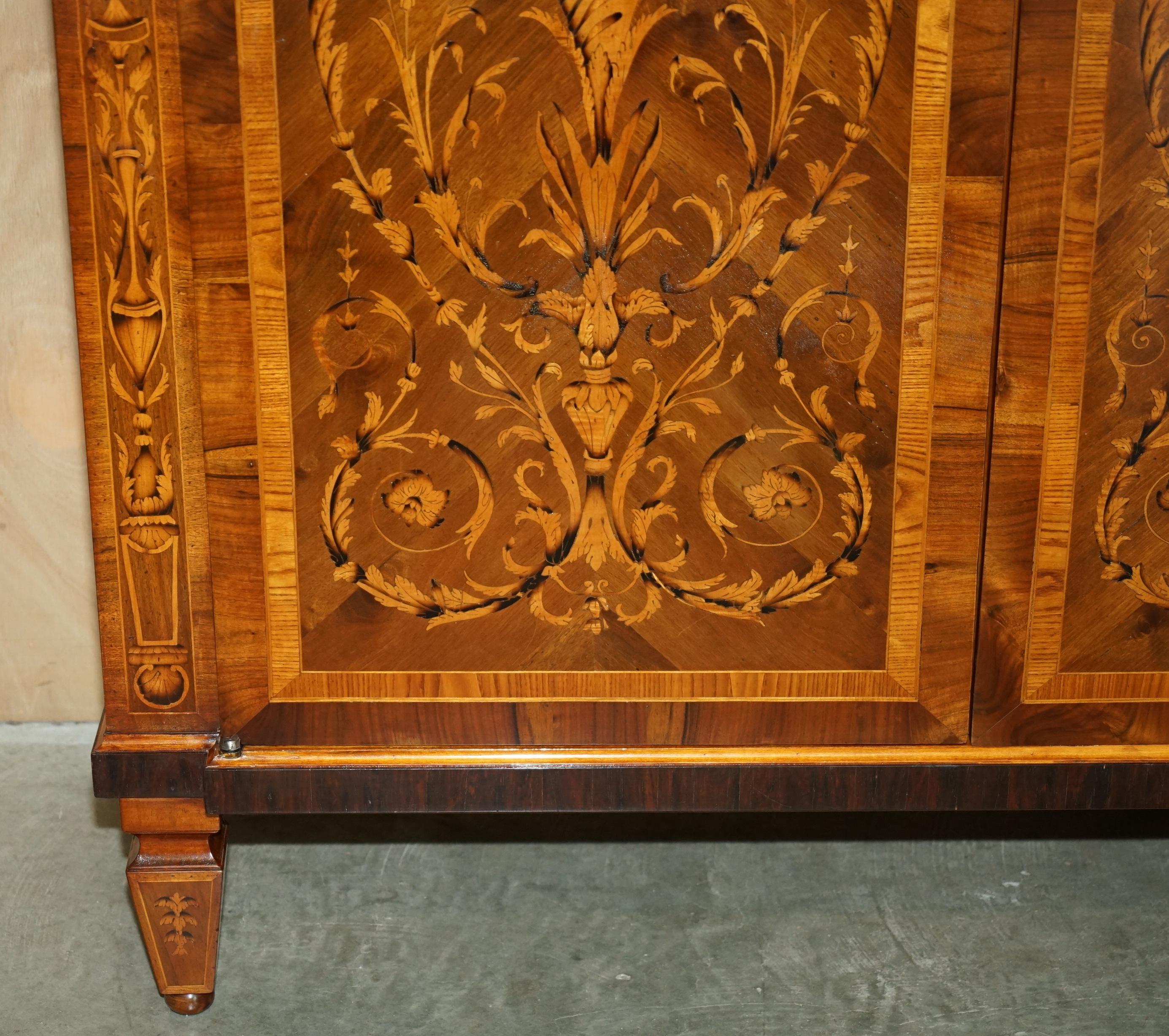 STUNNING ViNTAGE ITALIAN MARQUEtry INLAID WARDROBE ARMOIRE OR HALL CUPBOARD im Zustand „Gut“ im Angebot in West Sussex, Pulborough