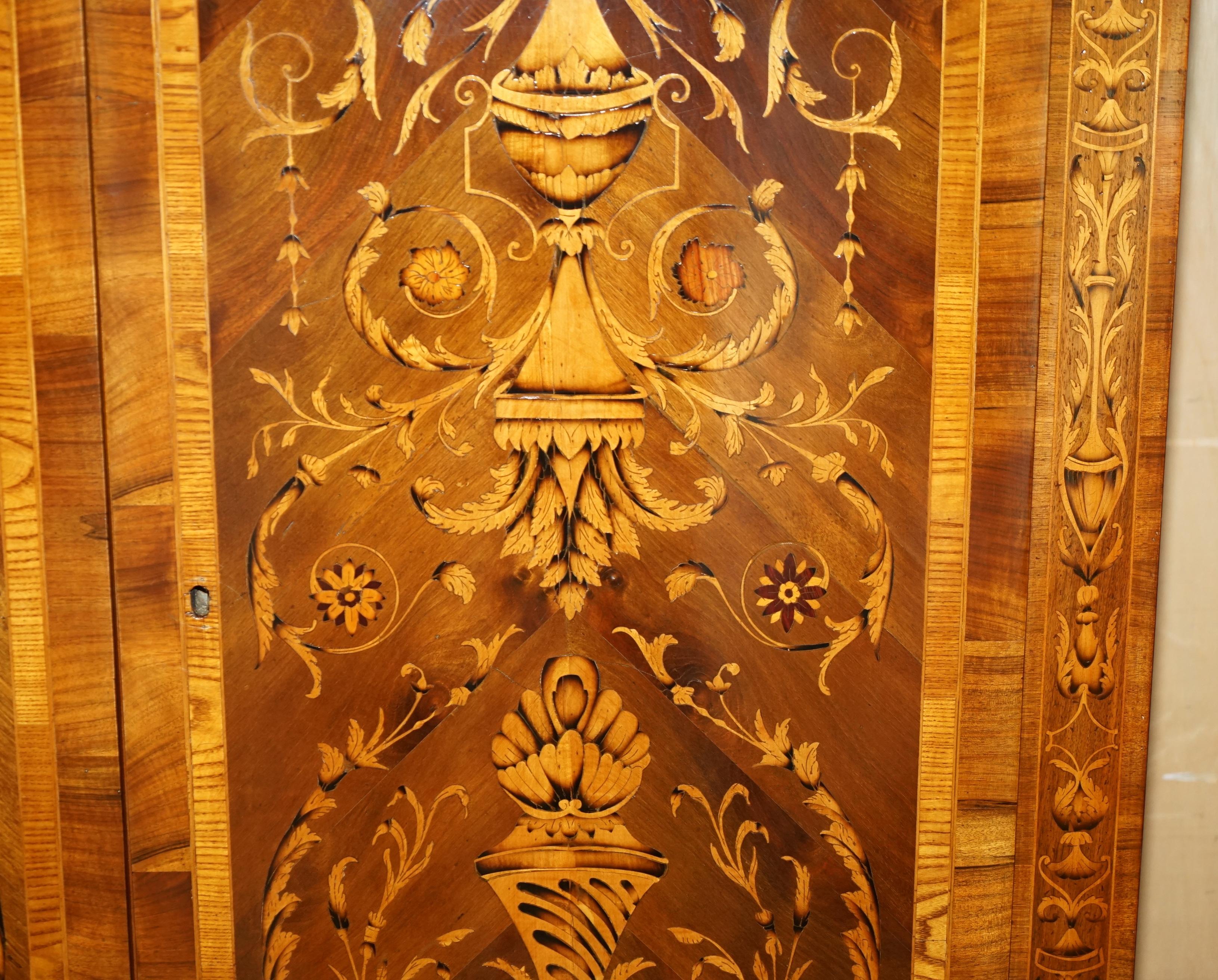 STUNNING ViNTAGE ITALIAN MARQUEtry INLAID WARDROBE ARMOIRE OR HALL CUPBOARD (20. Jahrhundert) im Angebot