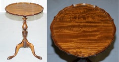 Stunning Vintage Light Mahogany Pie Crust Edge Tripod Lamp Side End Wine Table