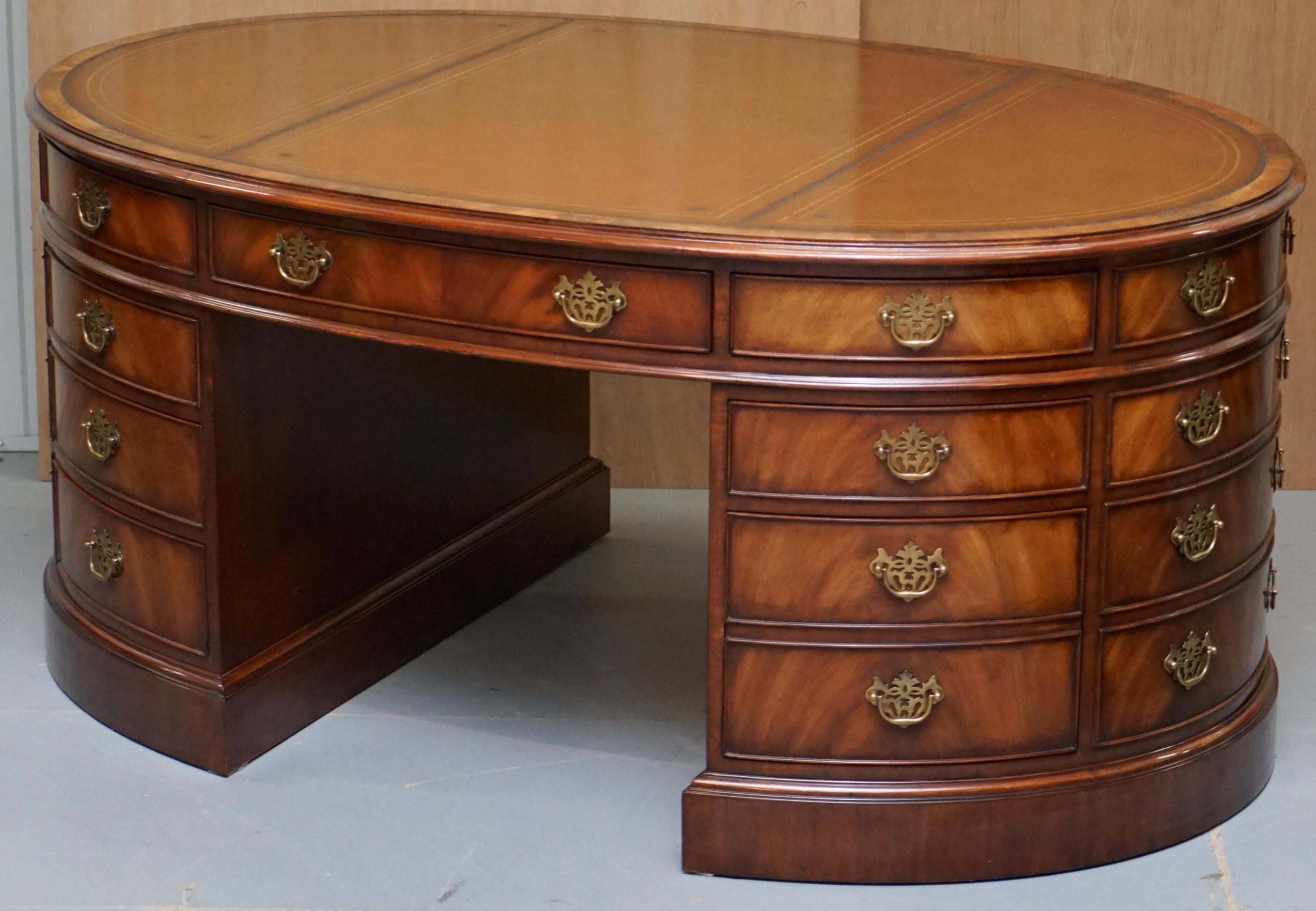 Atemberaubende Vintage Mahagoni Oval Twin Pedestal Partner Schreibtisch Schubladen All Round (Viktorianisch)