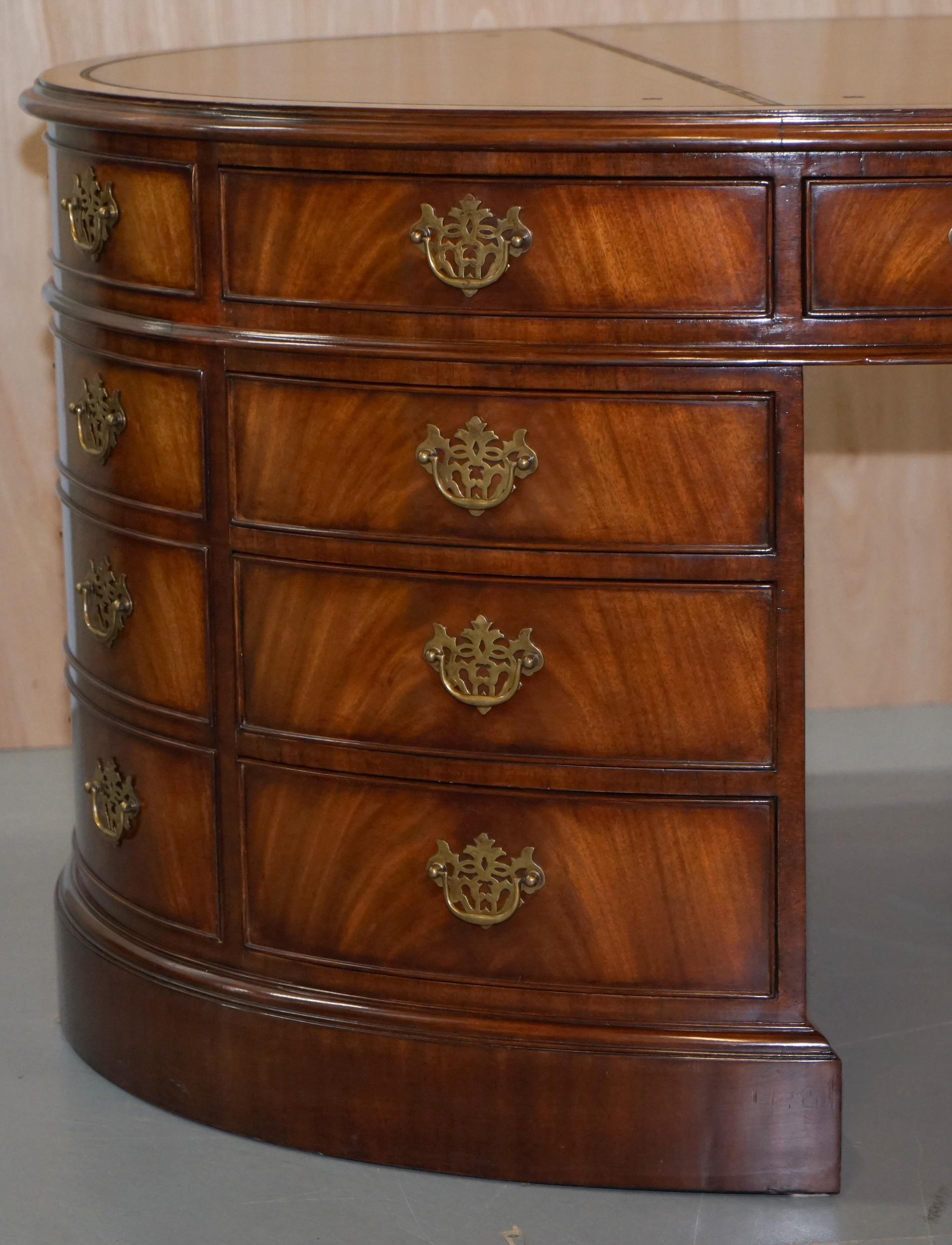Hand-Crafted Stunning Vintage Mahogany Oval Twin Pedestal Partner Desk Drawers All Round