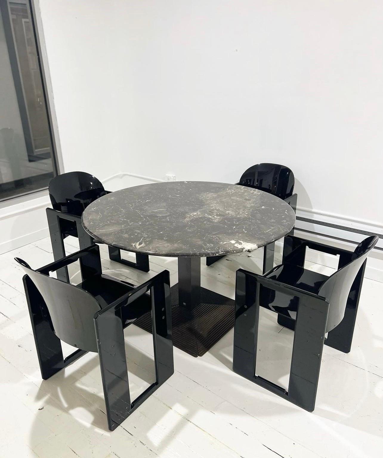 Italian Stunning Vintage Marble Round Dining Table by B&B Italia For Sale