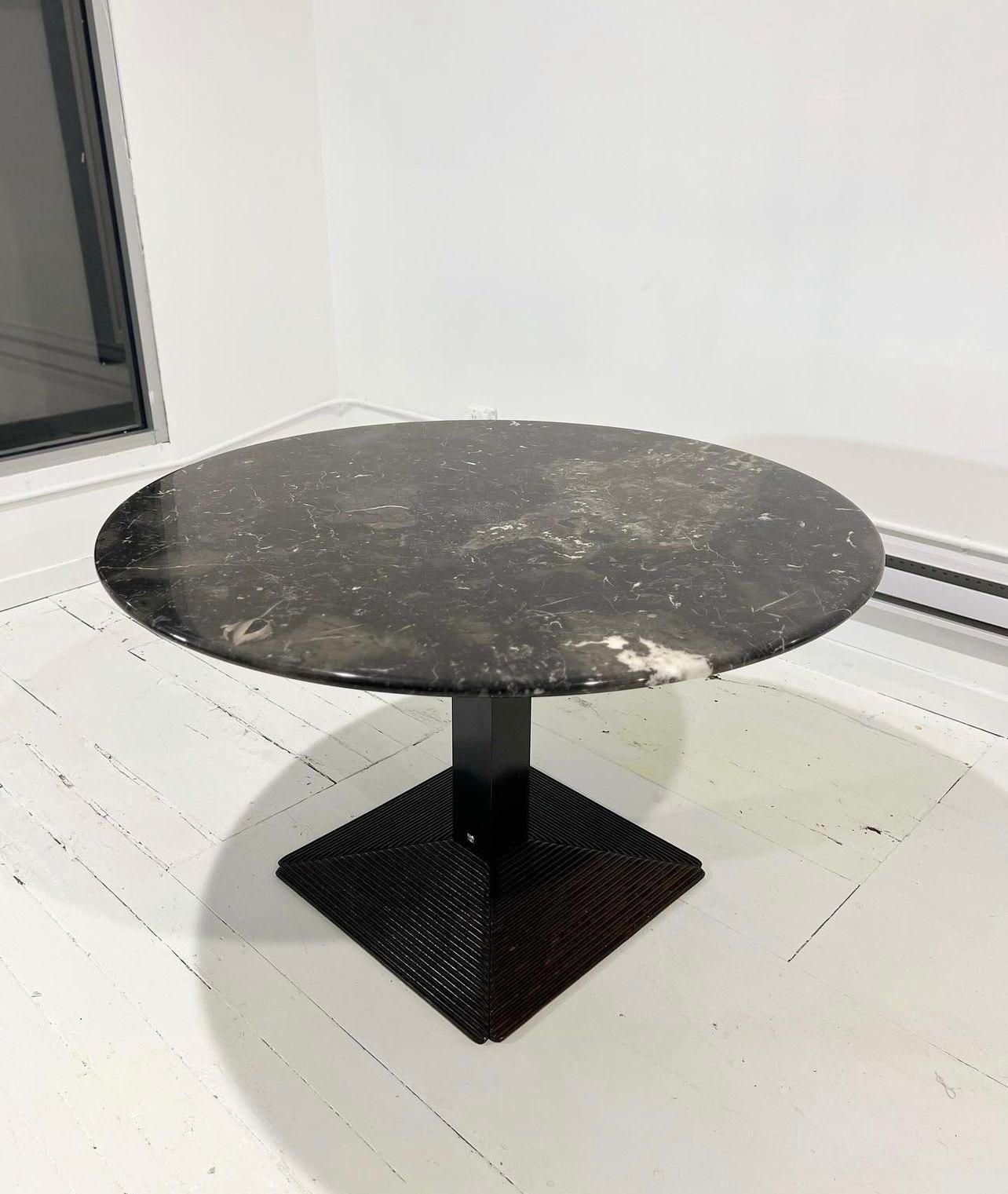 Stunning Vintage Marble Round Dining Table by B&B Italia In Good Condition For Sale In Brooklyn, NY