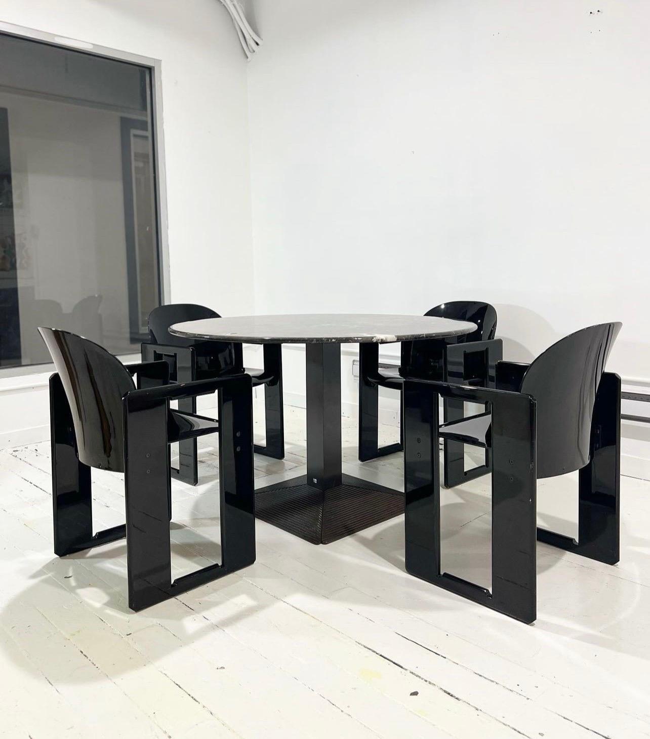 Fin du 20e siècle Superbe table de salle à manger ronde en marbre vintage par B&B Italia en vente