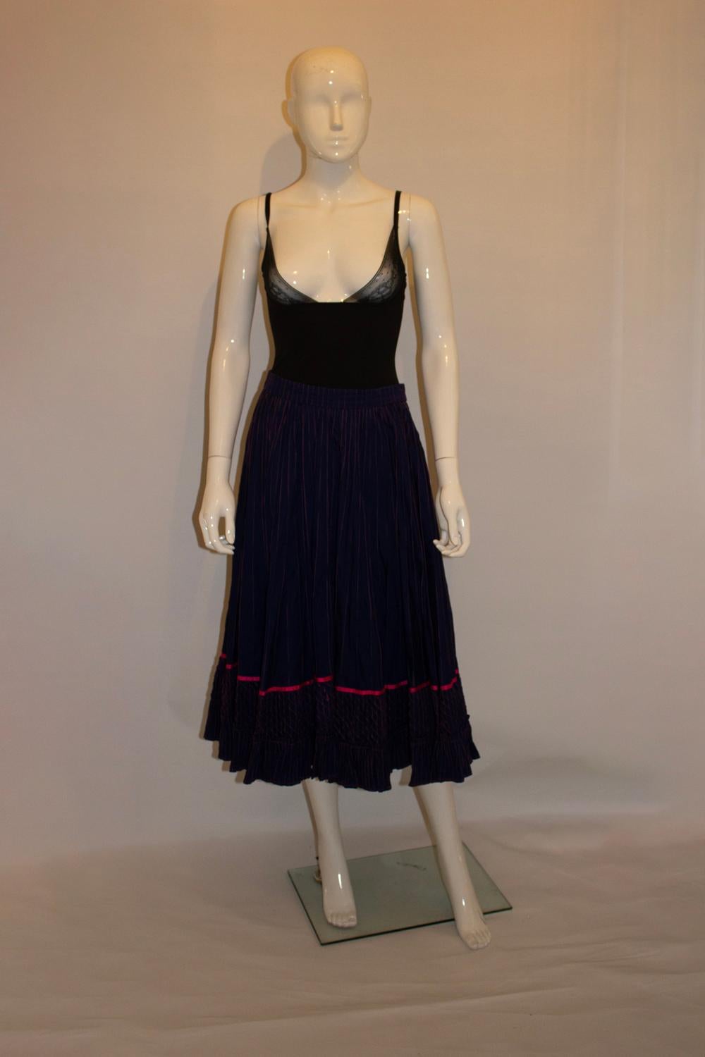 Noir Superbe jupe vintage en coton bleu de Mexicana en vente
