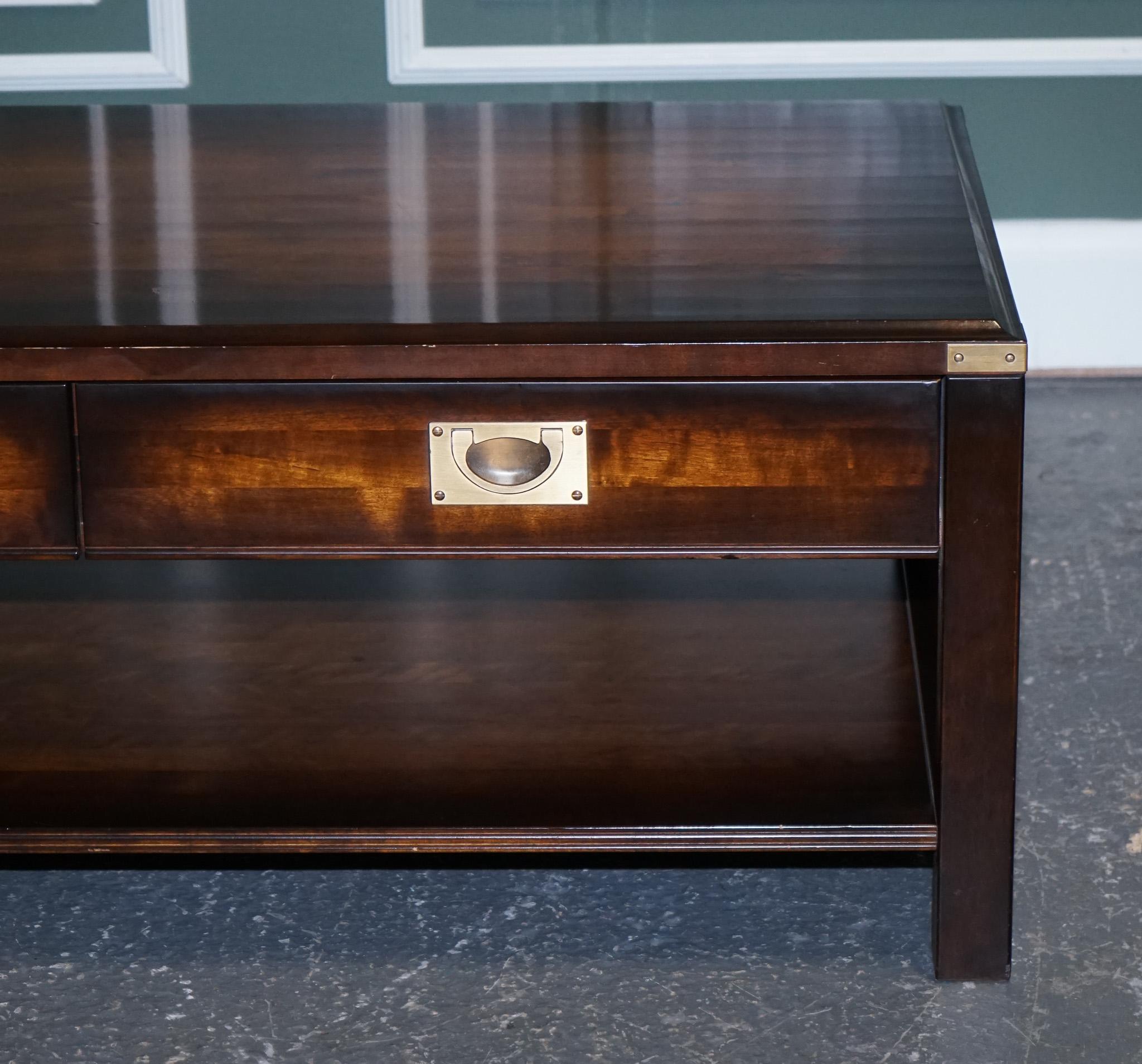 Hardwood STUNNING VINTAGE MILITARY CAMPAiGN BRASS COFFEE TABLE For Sale