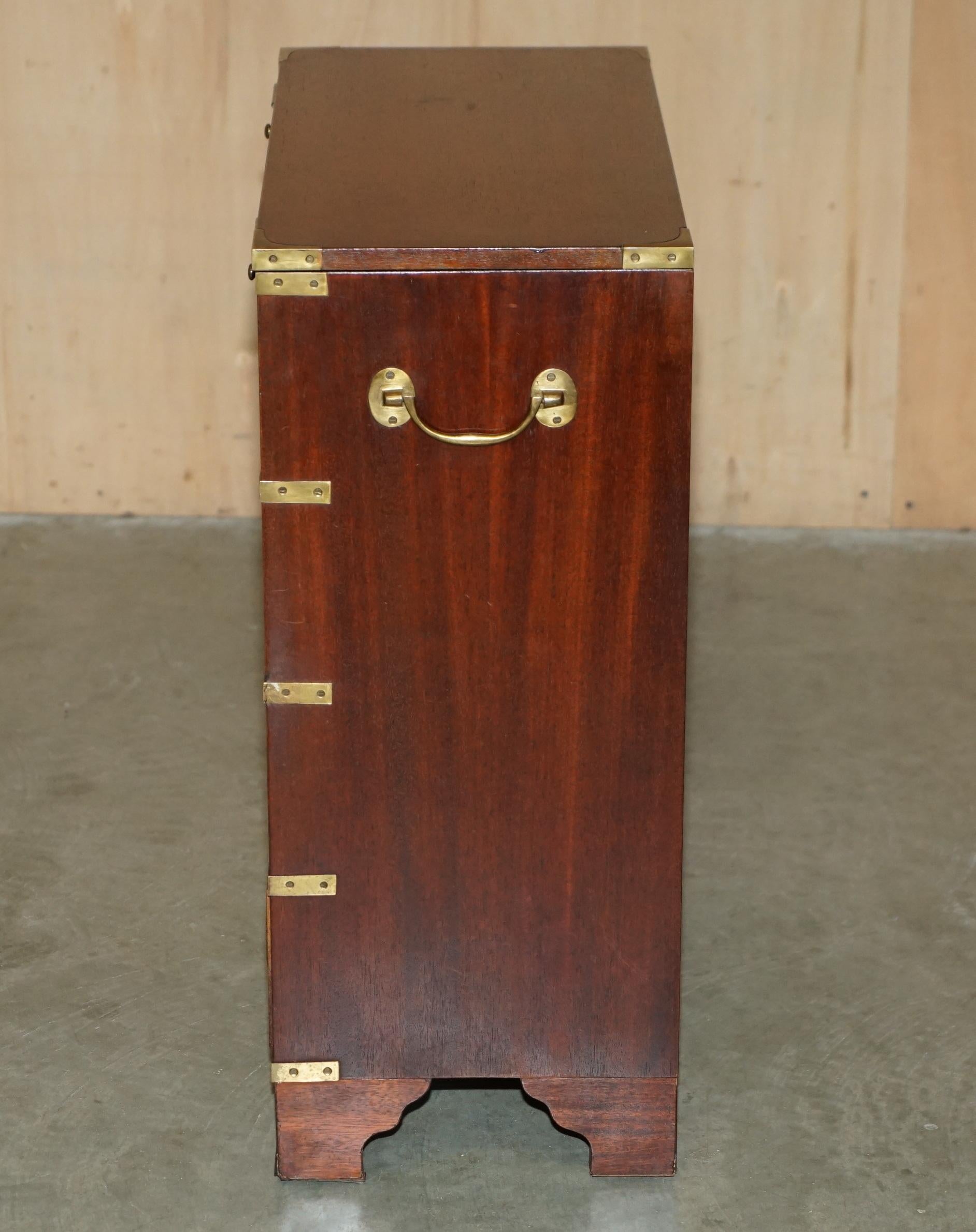 STUNNING ViNTAGE MILITARY CAMPAIGN BUTLERS TABLE CHEST OF DRAWERS EXTENDING TOP For Sale 3