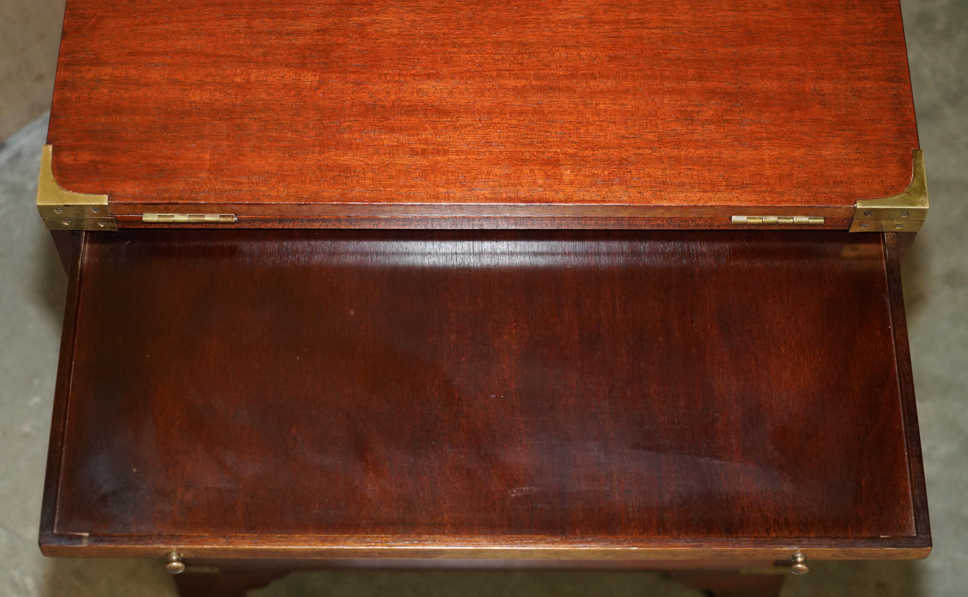 STUNNING ViNTAGE MILITARY CAMPAIGN BUTLERS TABLE CHEST OF DRAWERS EXTENDING TOP For Sale 8
