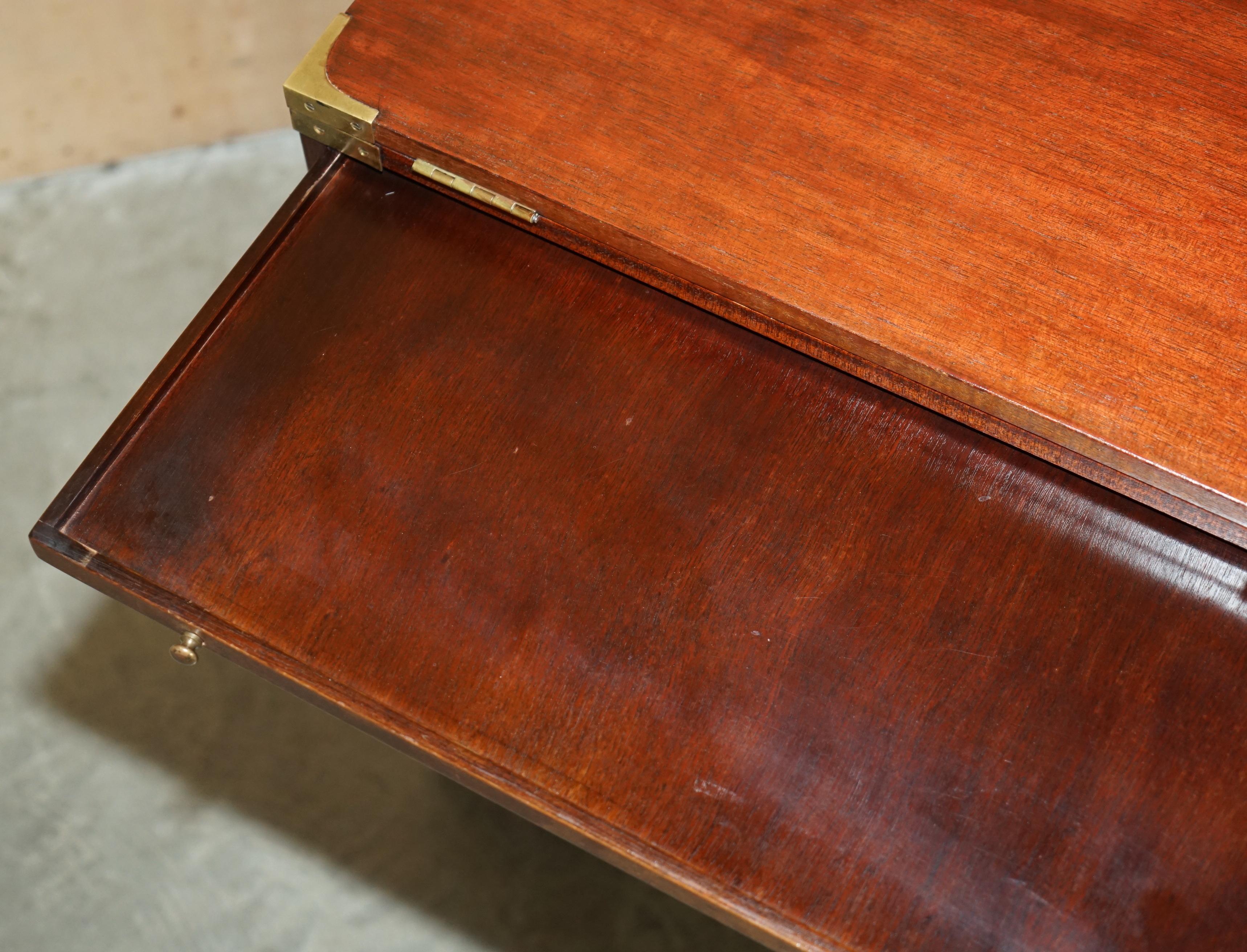 STUNNING ViNTAGE MILITARY CAMPAIGN BUTLERS TABLE CHEST OF DRAWERS EXTENDING TOP For Sale 9
