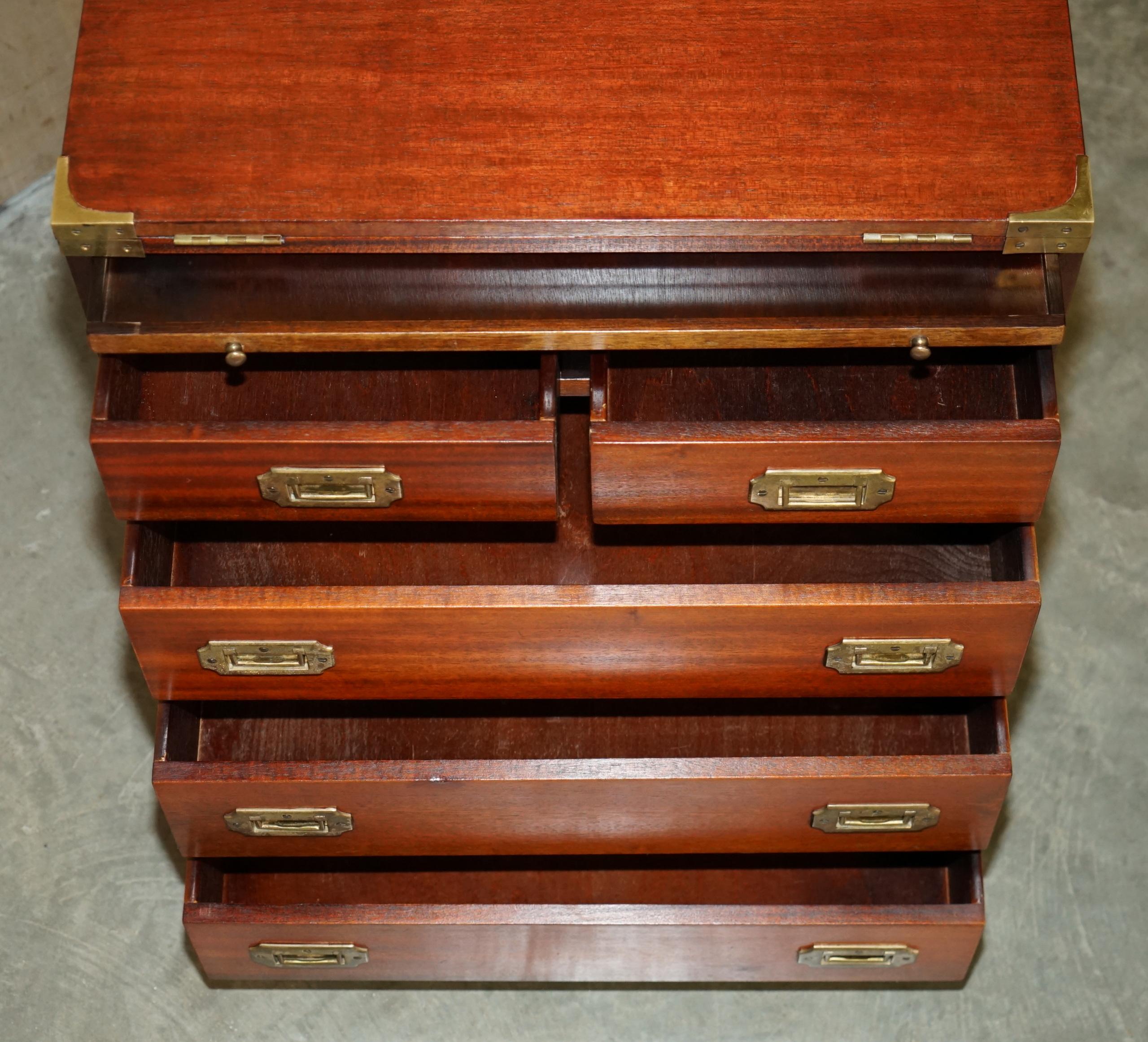 STUNNING ViNTAGE MILITARY CAMPAIGN BUTLERS TABLE CHEST OF DRAWERS EXTENDING TOP For Sale 11
