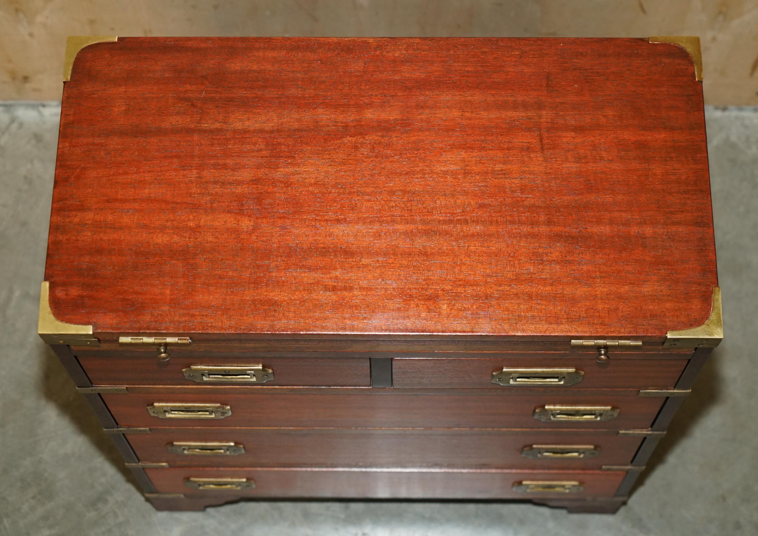 Campaign STUNNING ViNTAGE MILITARY CAMPAIGN BUTLERS TABLE CHEST OF DRAWERS EXTENDING TOP For Sale