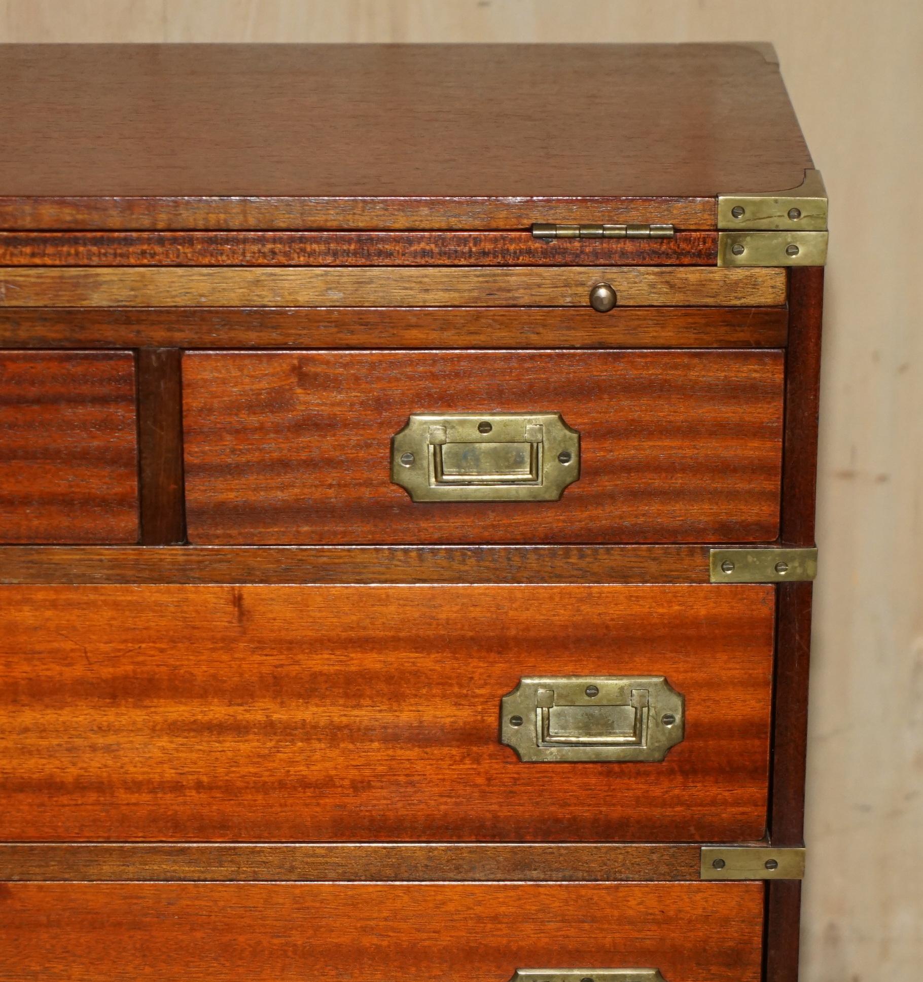 STUNNING ViNTAGE MILITARY CAMPAIGN BUTLERS TABLE CHEST OF DRAWERS EXTENDING TOP In Good Condition For Sale In West Sussex, Pulborough