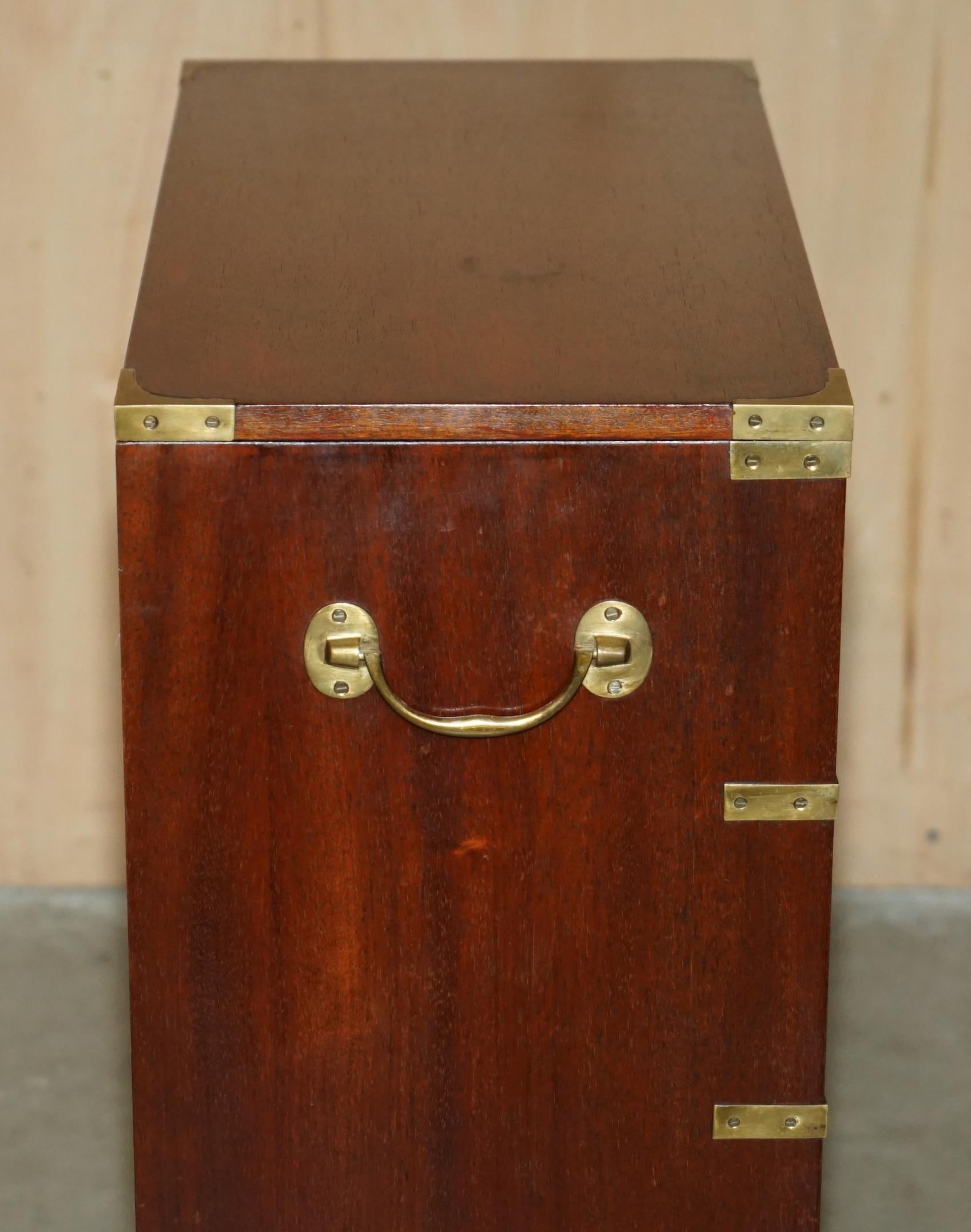 STUNNING ViNTAGE MILITARY CAMPAIGN BUTLERS TABLE CHEST OF DRAWERS EXTENDING TOP For Sale 1