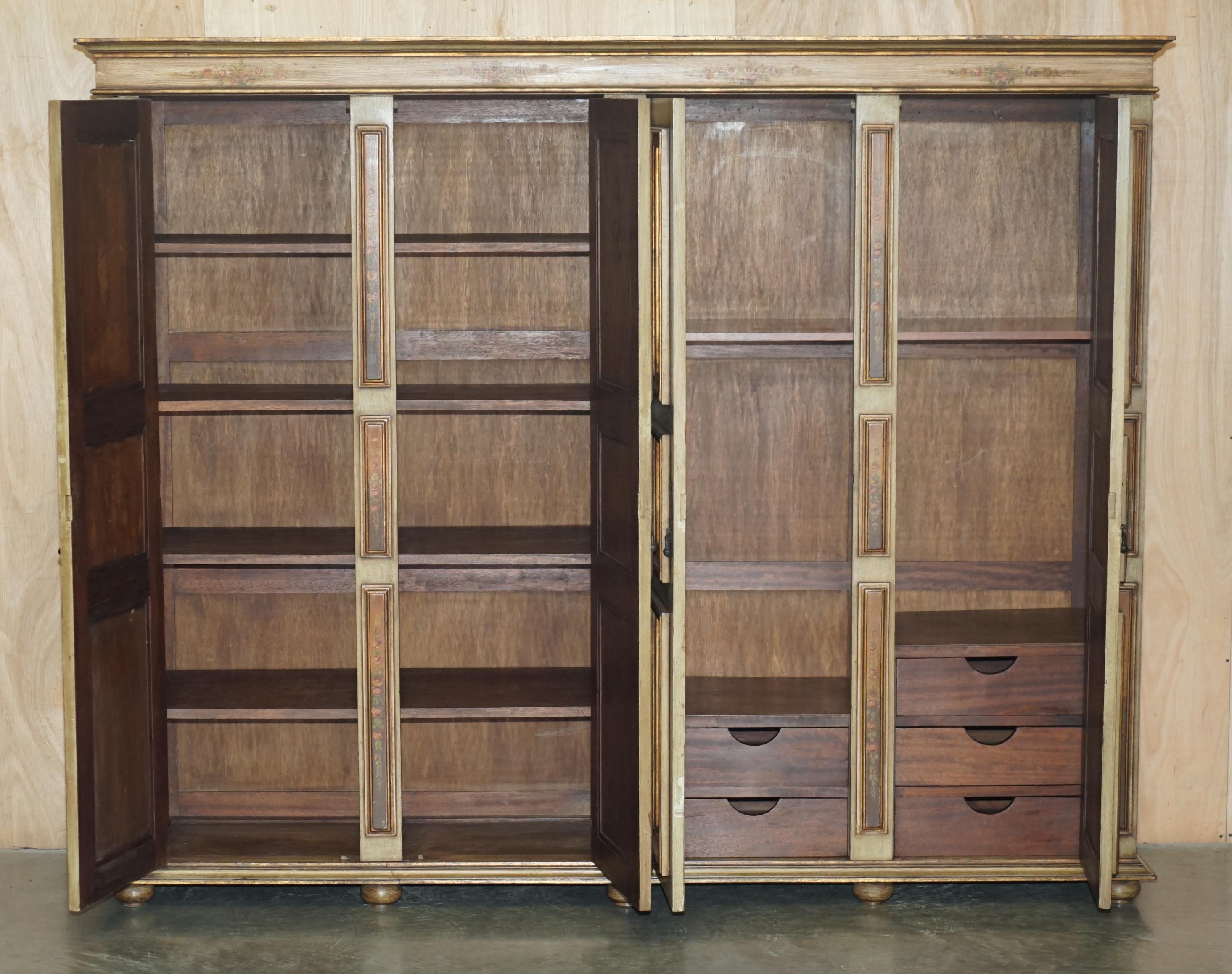 impresionante armario de madera de roble italiano de época para el servicio doméstico o armario con dos cajones en venta 6